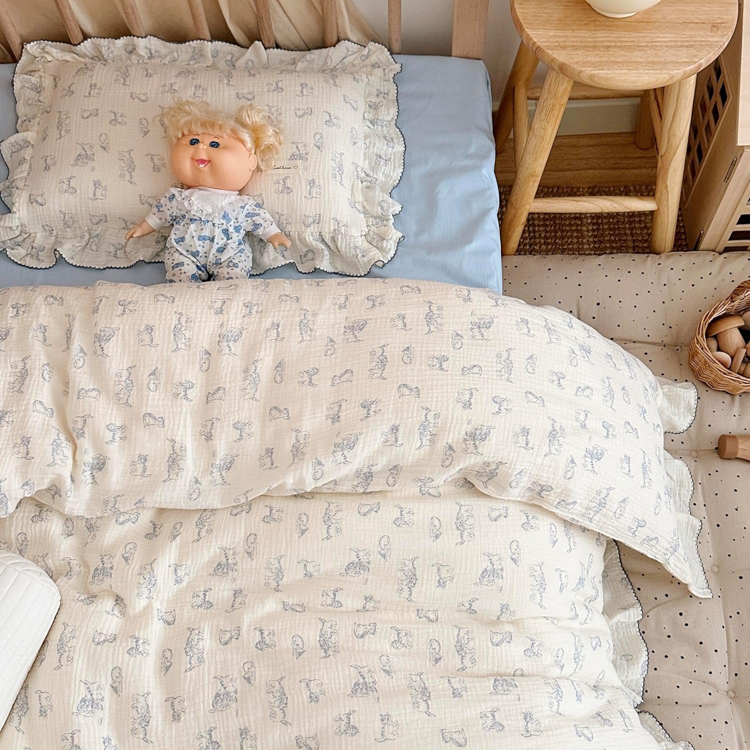 AOJIM Muslin Cotton Kids Duvet Cover Set with Cat Patterns, Toddler Comforter Cover Set 2 Pieces, Ruffled Design Crib Bedding Quilt Cover 59X79 inch and 1 Pillowcase 28X18 inch for Kids