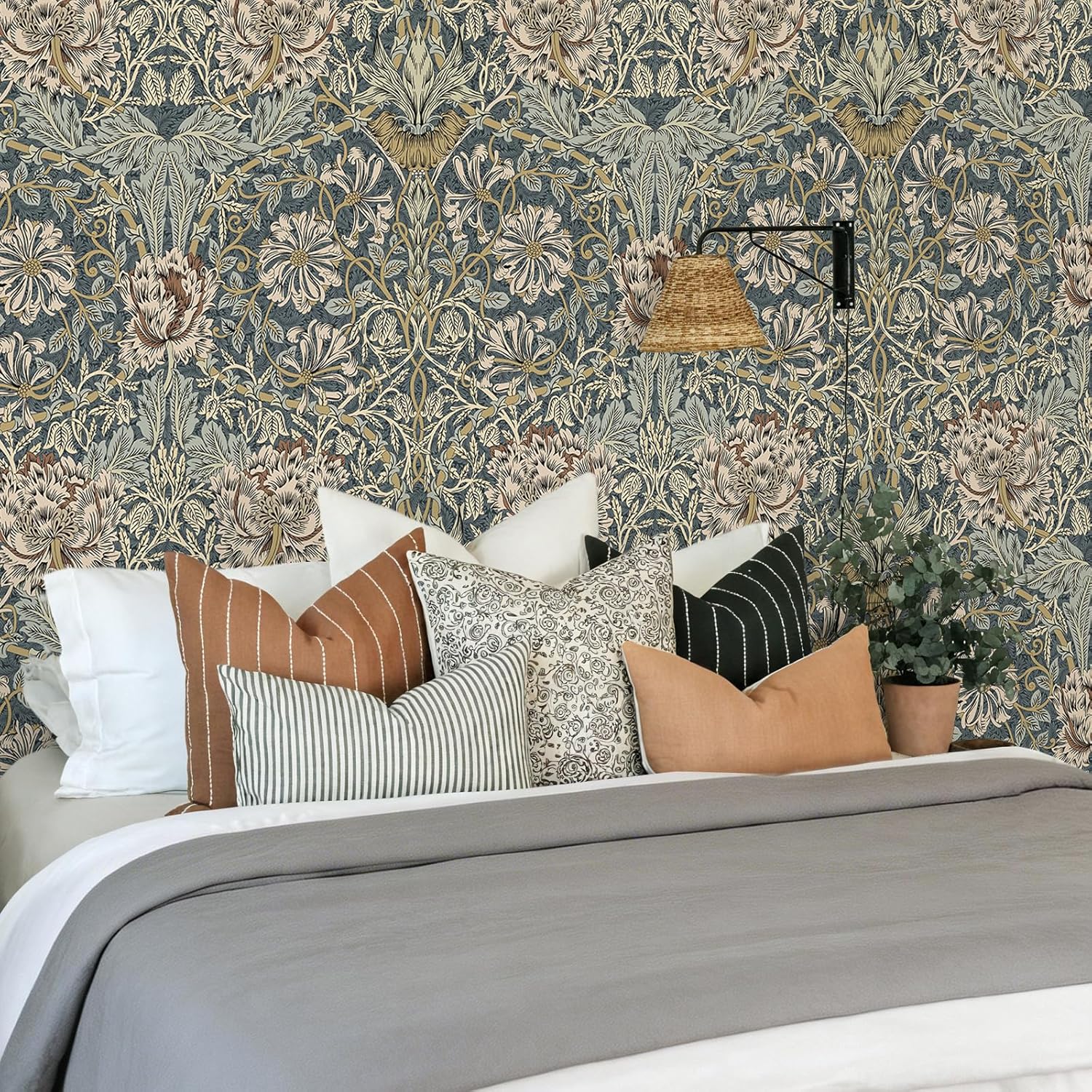 VEELIKE Vintage Floral Peel and Stick Wallpaper William Morris Style Honeysuckle Wallpaper for Bedroom Bathroom 17.7''x118'' Self Adhesive Removable Victorian Contact Paper for Cabinets Shelves Walls