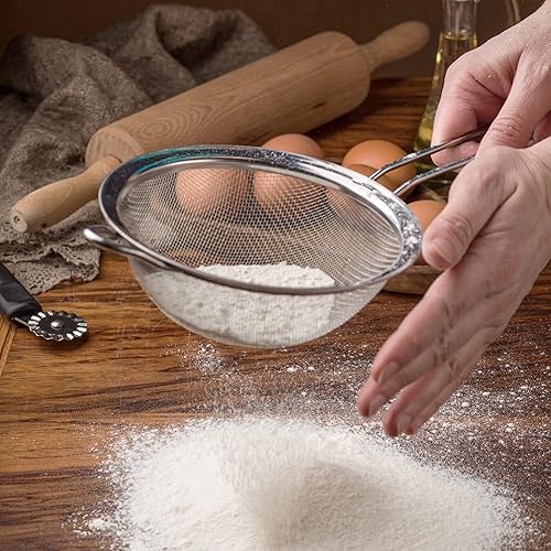 Miniatura 10 de Kafoor Colador de malla fina de 6.3 pulgadas con mango de goma termoplástica - Tamiz de malla fina de acero inoxidable - Ideal para tamizar harina,