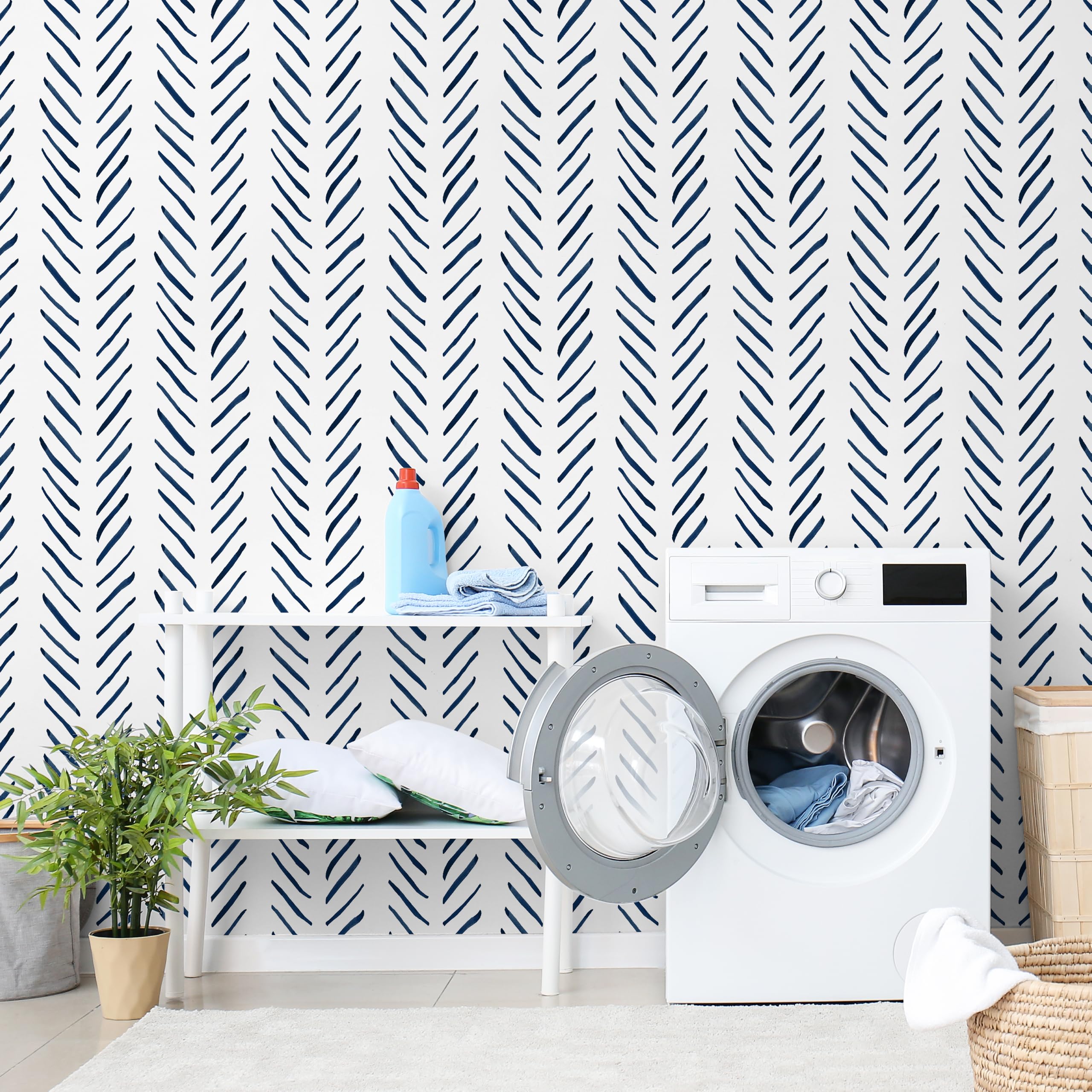 HaokHome 96101-1 Modern Brush Strokes - Papel pintado autoadhesivo de vinilo con diseño de rayas, color azul marino y blanco Chevron (17.7 x 33.7 pies)