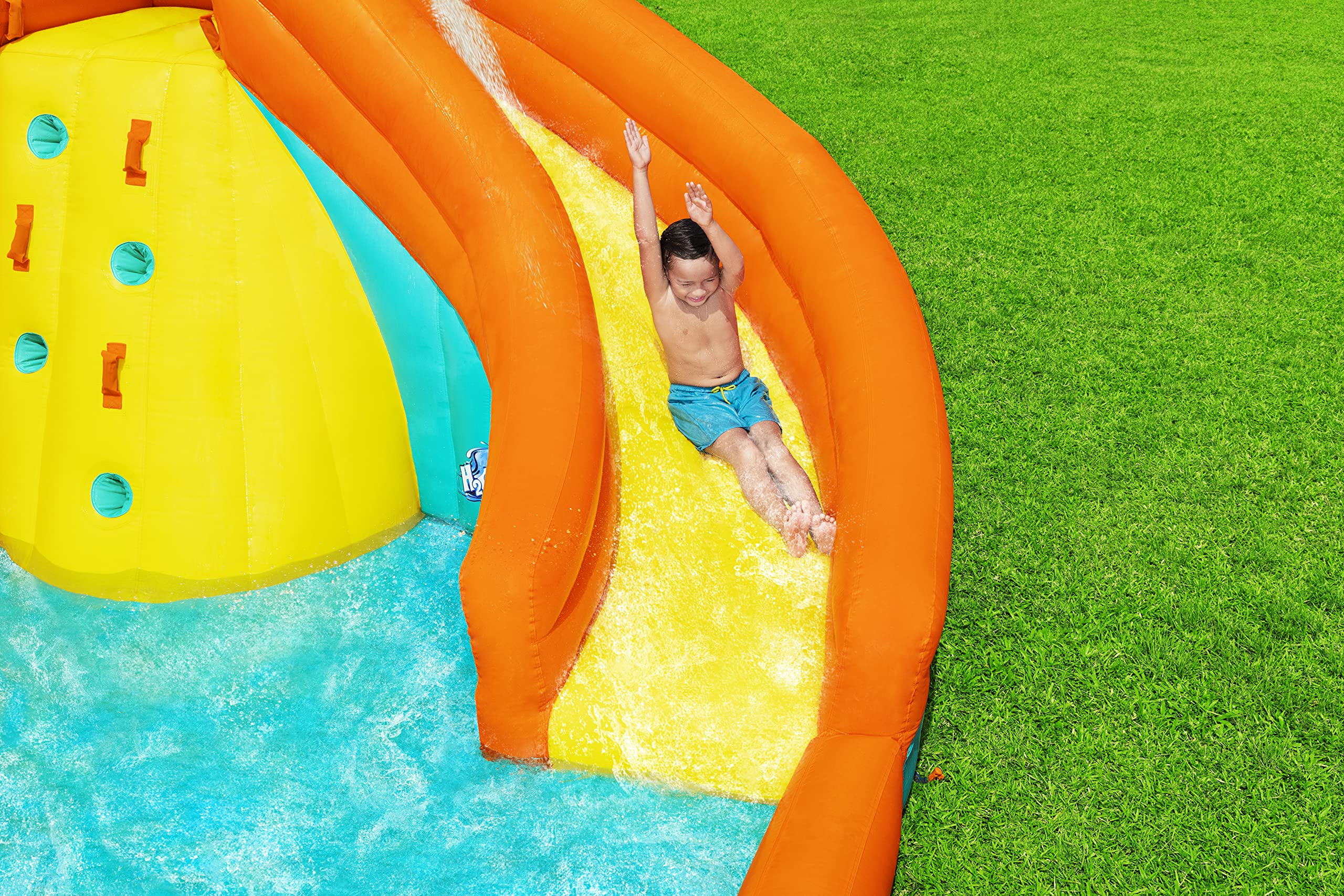 14' x 12'1" x 8'8"/4.26m x 3.69m x 2.64m Canopy Cove MEGA Water Park