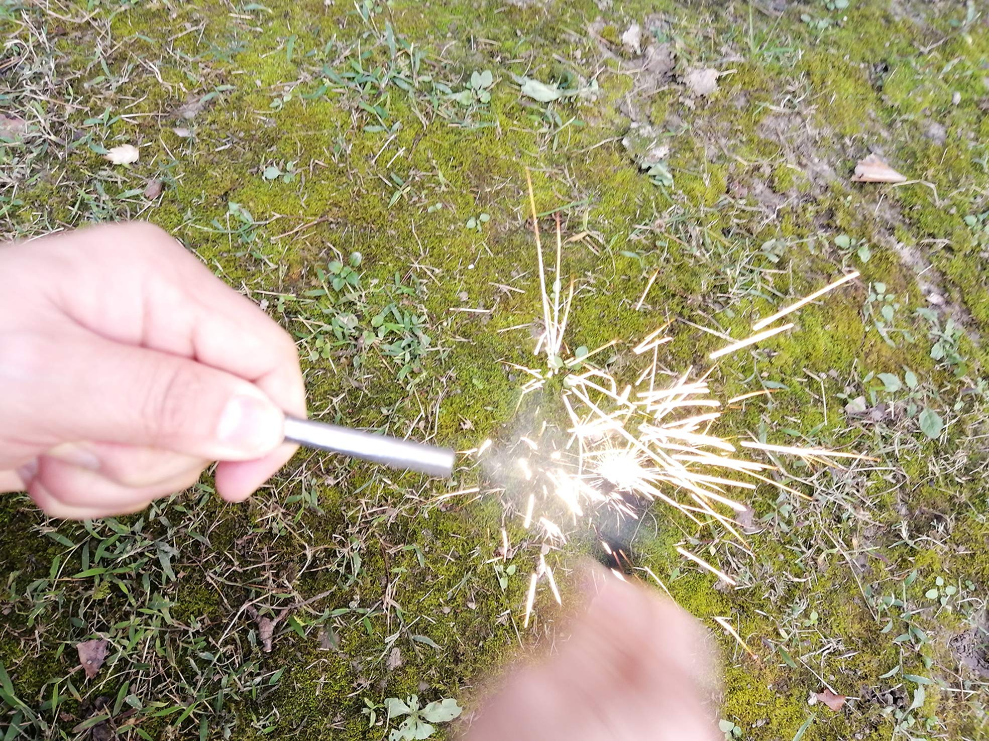 eGreen Magnesium Feuer Starter Kit - 6 Beutel Reine Magnesium Späne + Ferrostab mit 2000 oder mehr Schlägen in wasserdichter Blechdose - Notfall Survival Tool für Camping, Bushcraft, Outdoor, Wandern