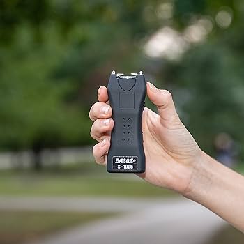 SABRE S-1009 スタンガン ペッパースプレー Amazon.com : SABRE Pepper Spray & 3-in-1 Stun Gun with