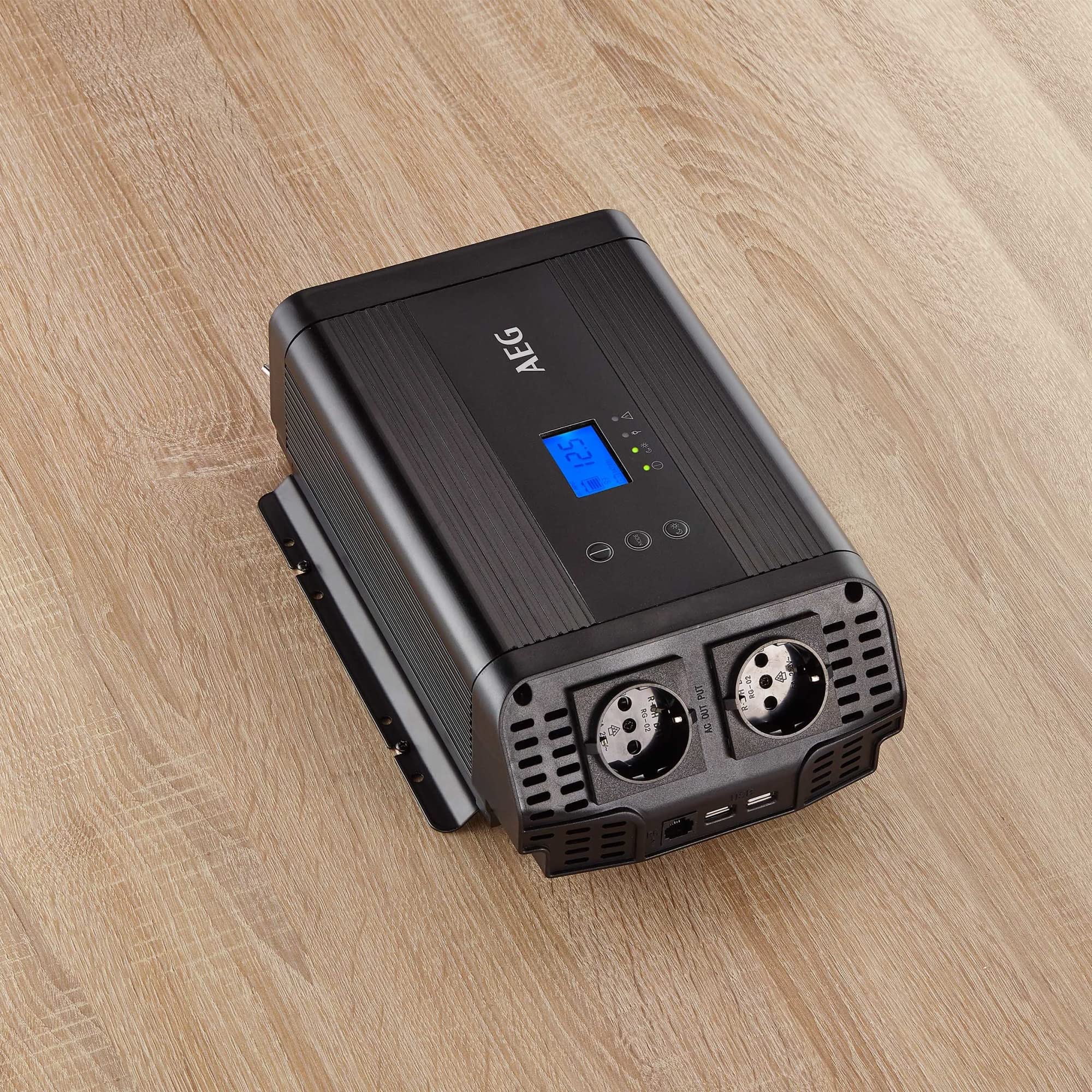 AEG Automotive SW 3000 - Convertitore Di Tensione Sinusoidale, 3000W Continui (6000W Picco), Da 12V A 230V. Con Display LCD, Controllo Bluetooth E App, Ventola Silenziosa. Perfetto Per Camper, Barche E Cantieri.