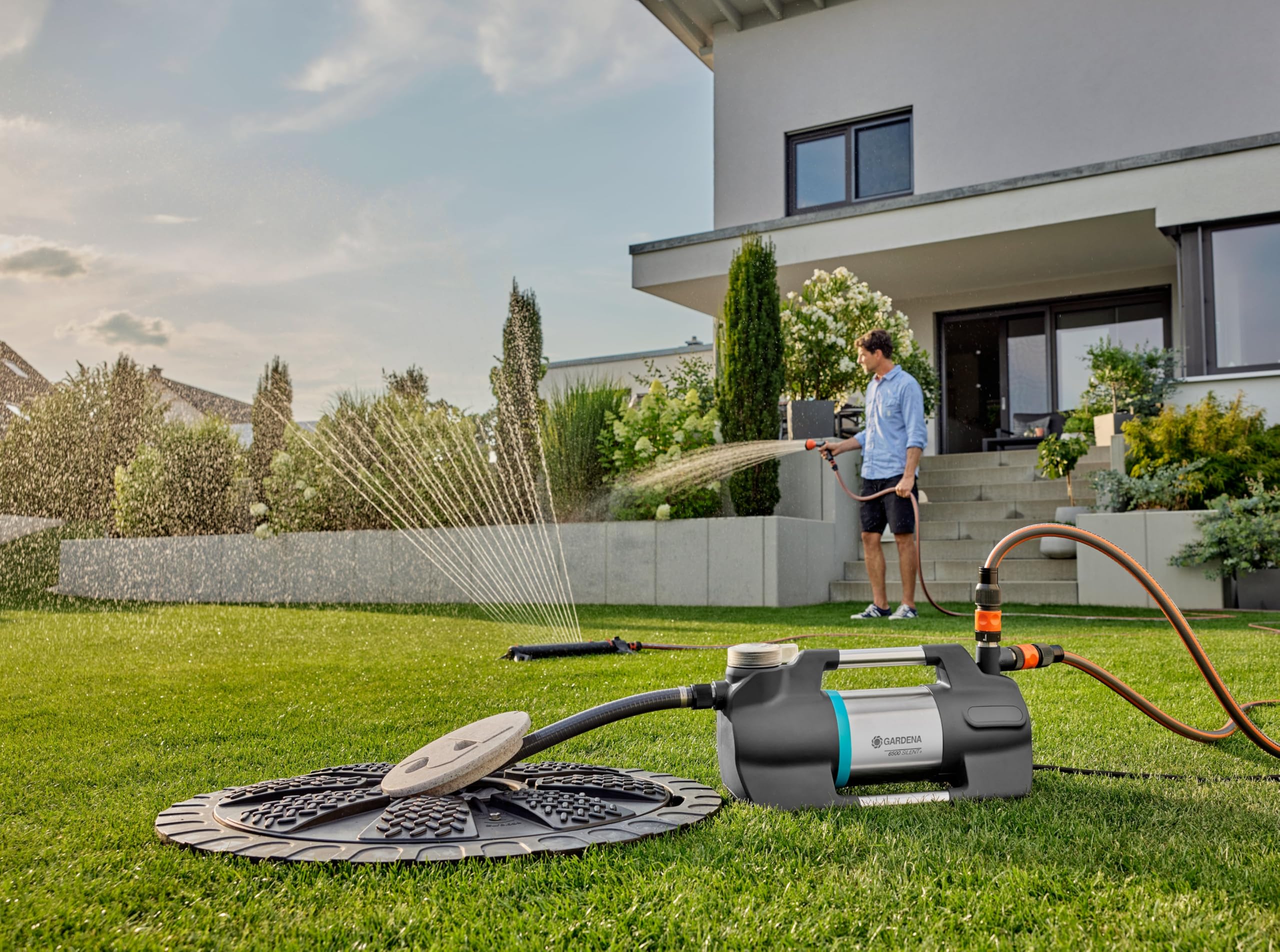 Gardena Gartenpumpe 5600 Silent+: Sehr leise, innovative Bewässerungspumpe, Fördermenge 5600 l/h, 900 W Motor, 4,7 bar, wasserfest, stromsparend (9057-20)