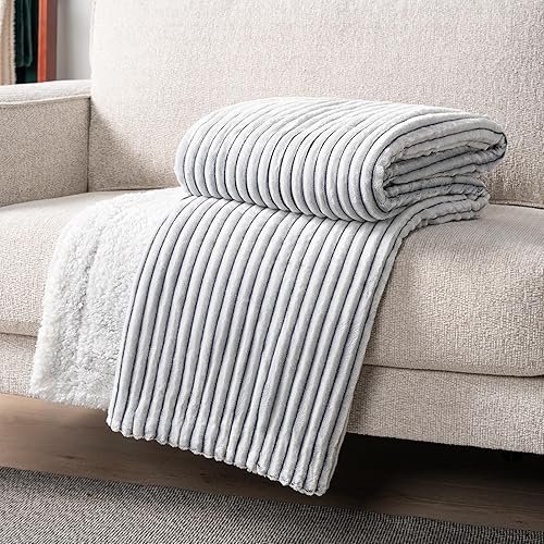 Miniatura 4 de PAVILIA Manta de forro polar Sherpa  A rayas, súper suave, afelpada, manta de franela de lujo  Manta de microfibra gruesa y esponjosa para sofá o