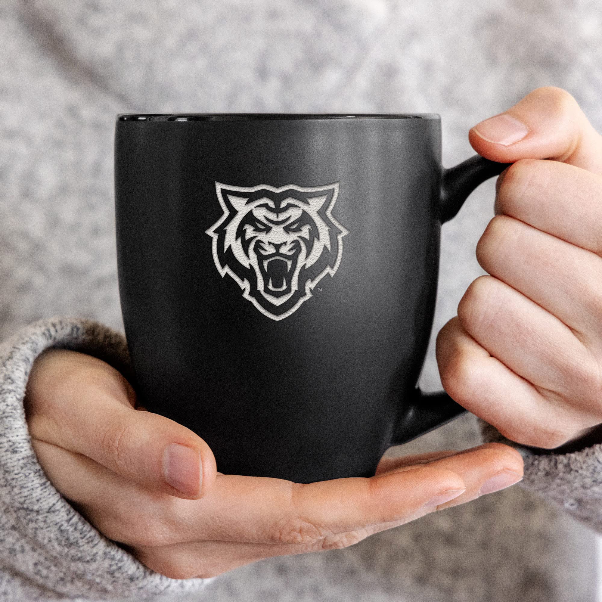 Rico Industries NCAA Idaho State Bengals Main - Taza de bistró negro mate de 16 onzas, para bebidas calientes o frías, logotipo del equipo grabado para una sensación única