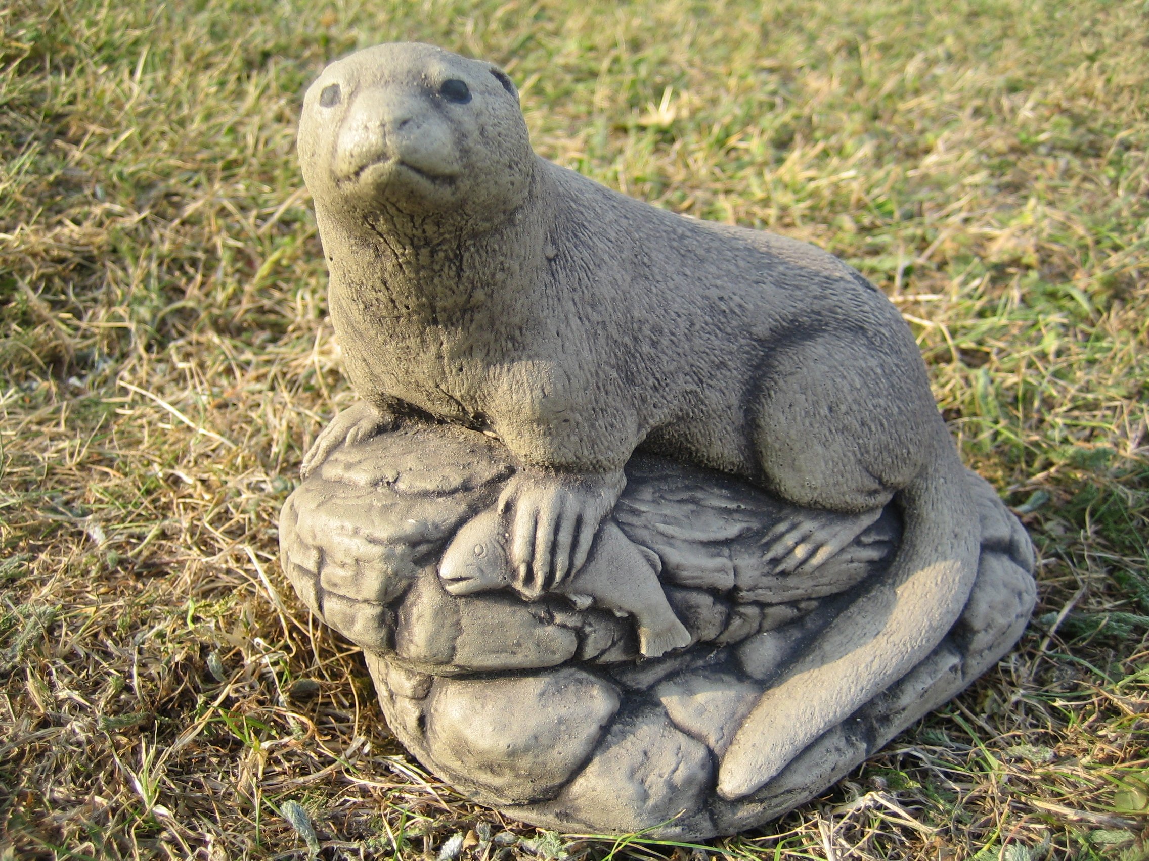 Neilsstonecraft Grey Otter With Fish Stone Garden Ornament