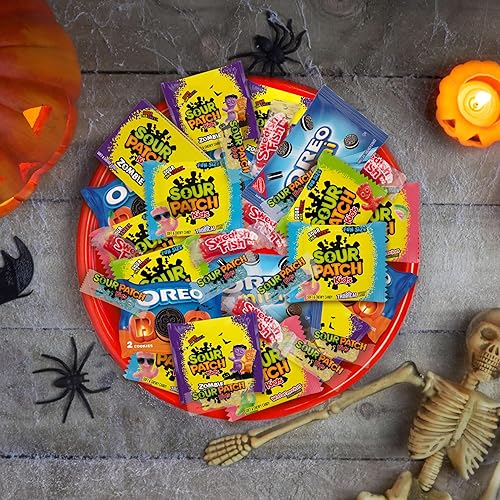 Miniatura 9 de SOUR PATCH KIDS Original, Tropical, Big Kids & SWEDISH FISH - Paquete variado de dulces de Halloween, 160 bolsas de dulce o truco
