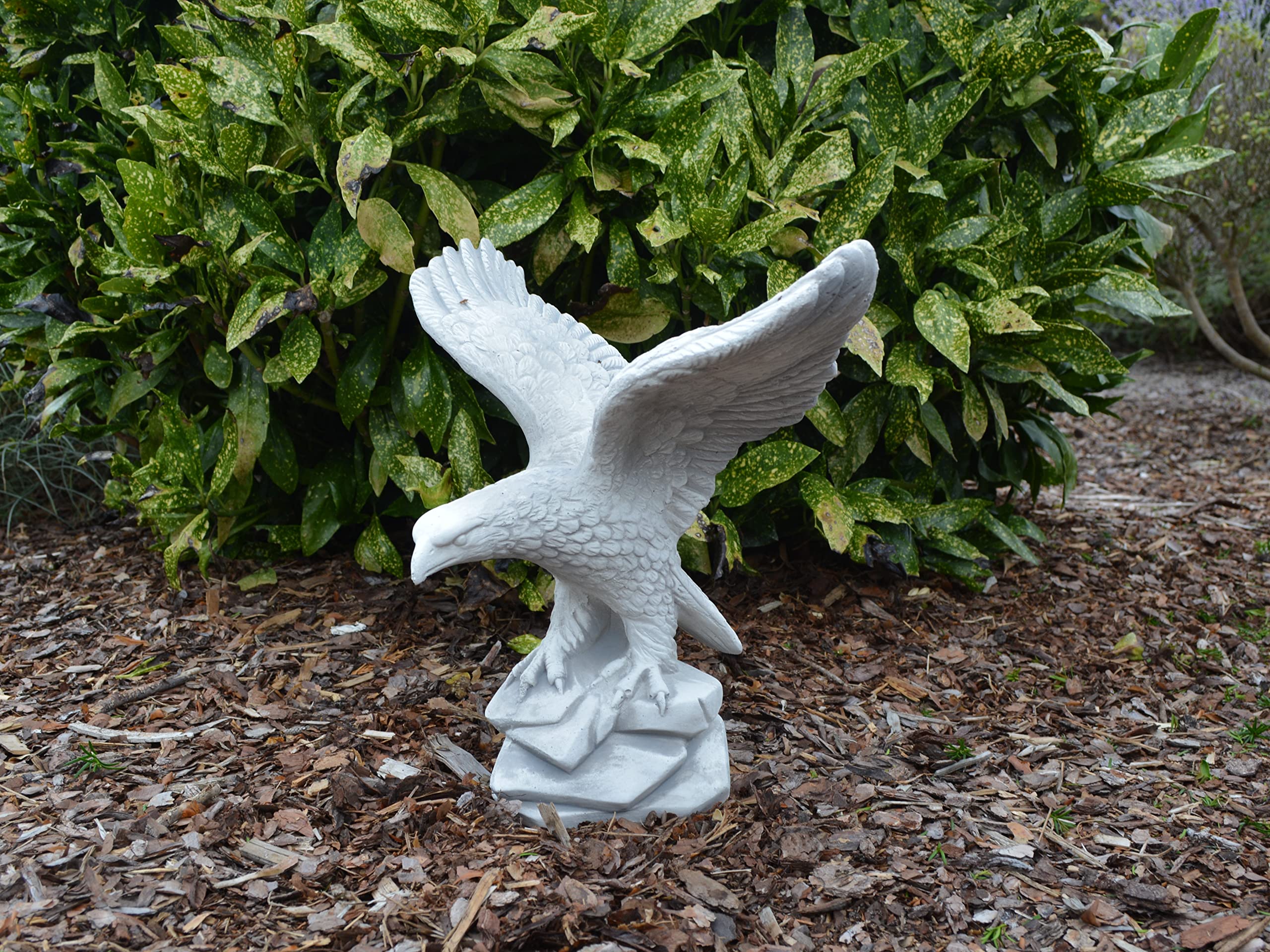 gartendekoparadies.de Adlerfigur aus Steinguss, Steinadler, Höhe 32 cm, 35 cm Spannweite, 4 kg, Frostsicher, Grau