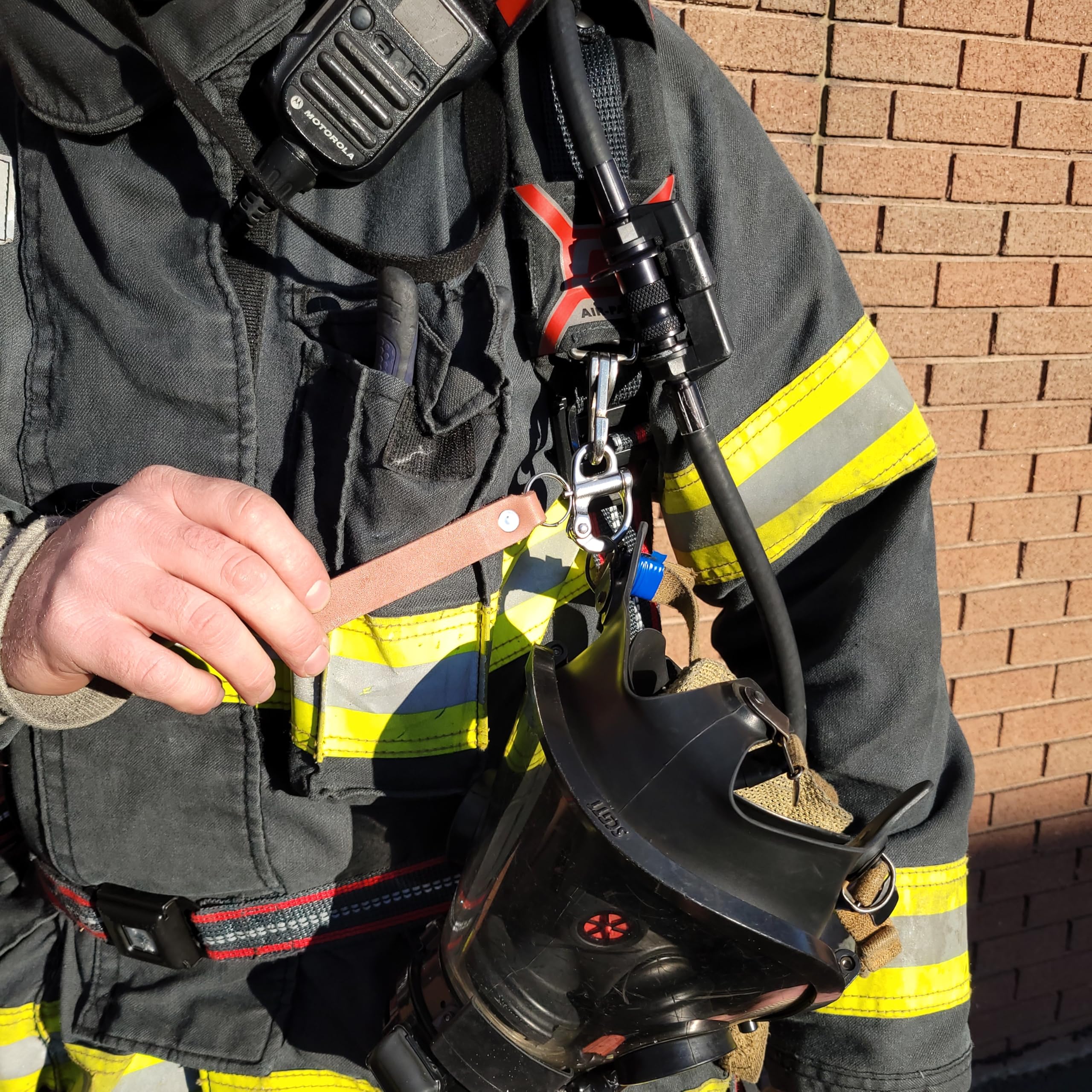 サプライ・アクセサリ・グッズ DAC Spring Mountain Majesty WorkingFire Firefighter Tools Firefighter Accessories SCBA Mask