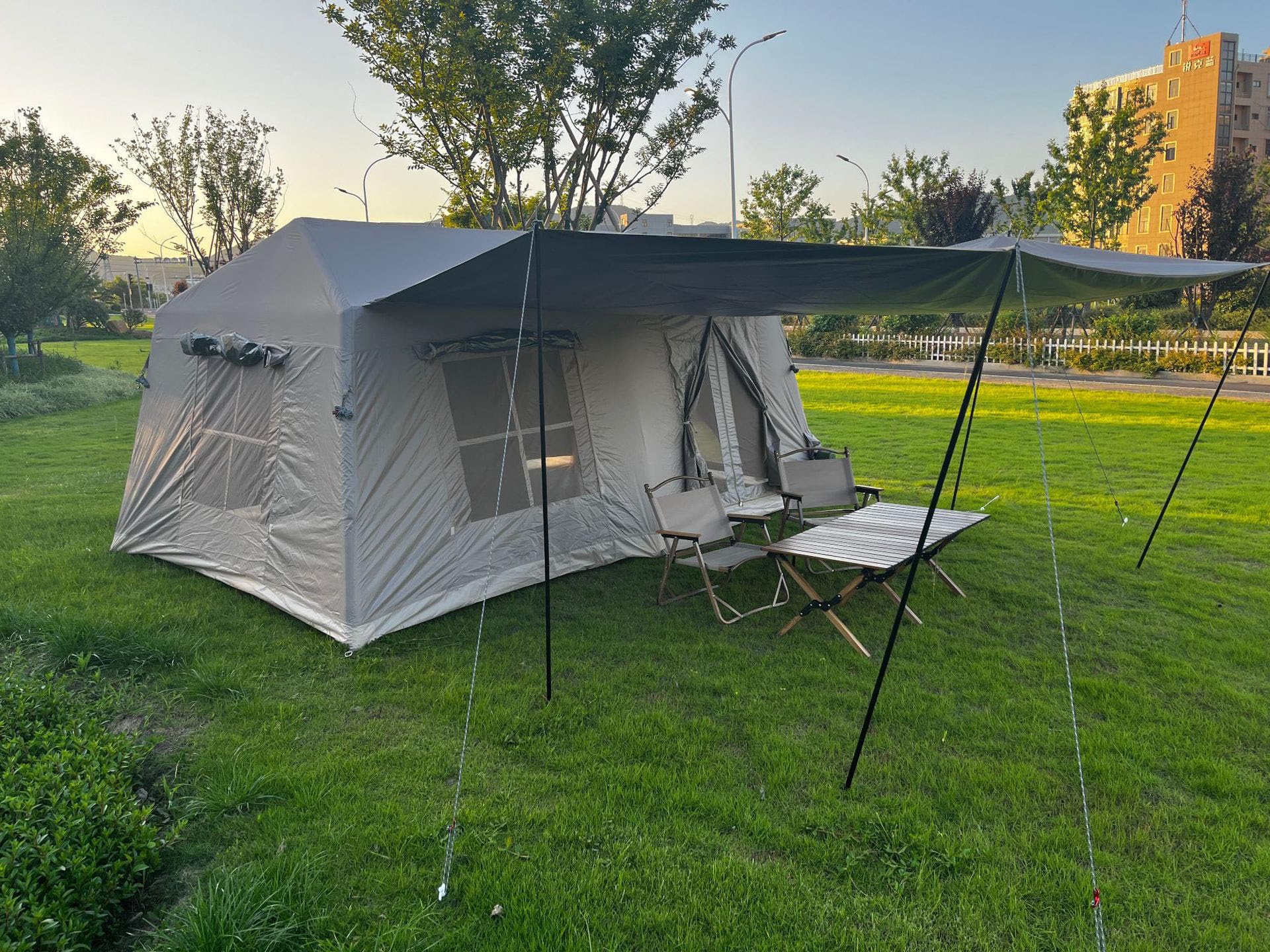 Tenda da campeggio gonfiabile, design a passo rapido, senza montaggio, stile virale ad aria per una facile installazione e glamping, perfetta per avventure all'aria aperta