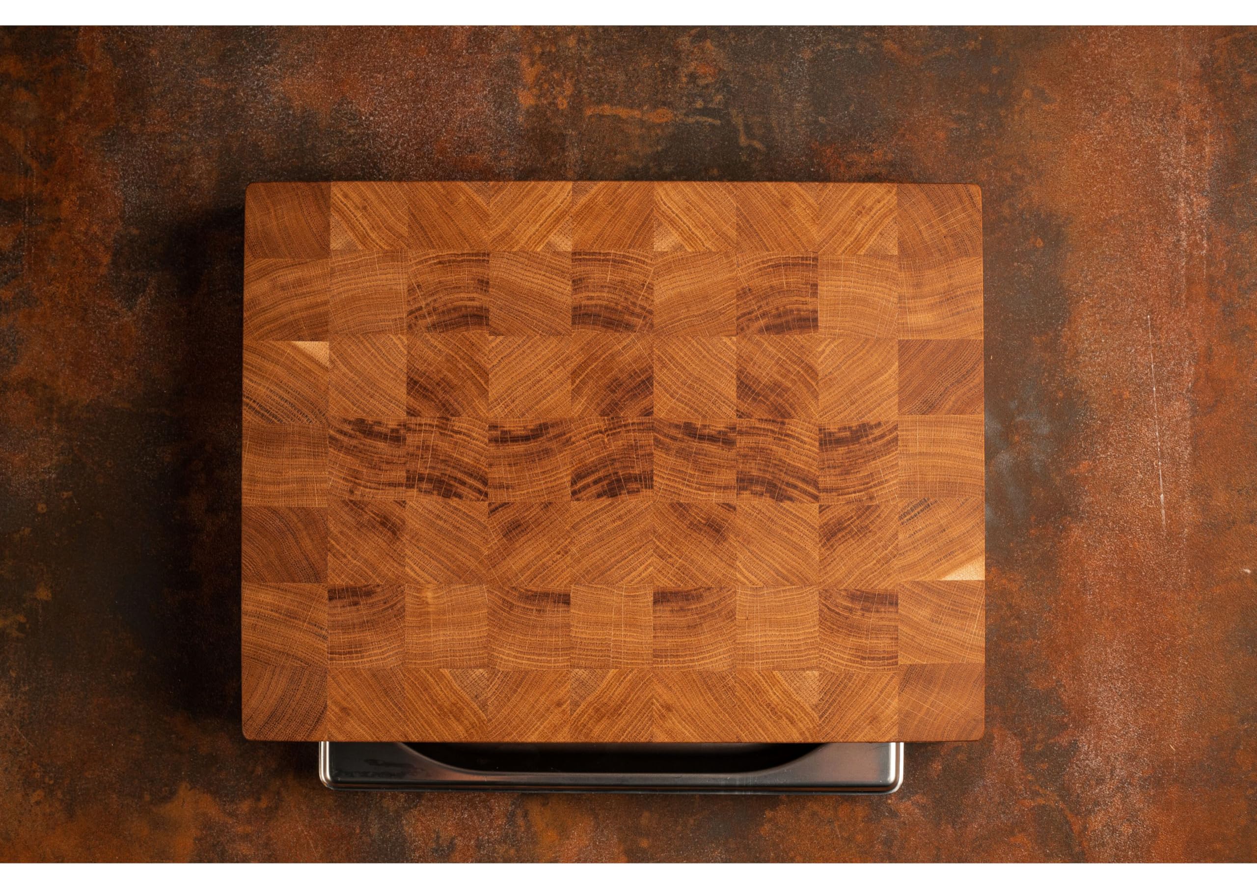 Premium Schneidebrett aus Stirnholz Eiche 40×30×5,5 cm – mit Edelstahlschublade 1,3 L | Küchenbrett massiv & rutschfest | Hackblock Holz Schneidebrett professionell geölt – Geschenkidee