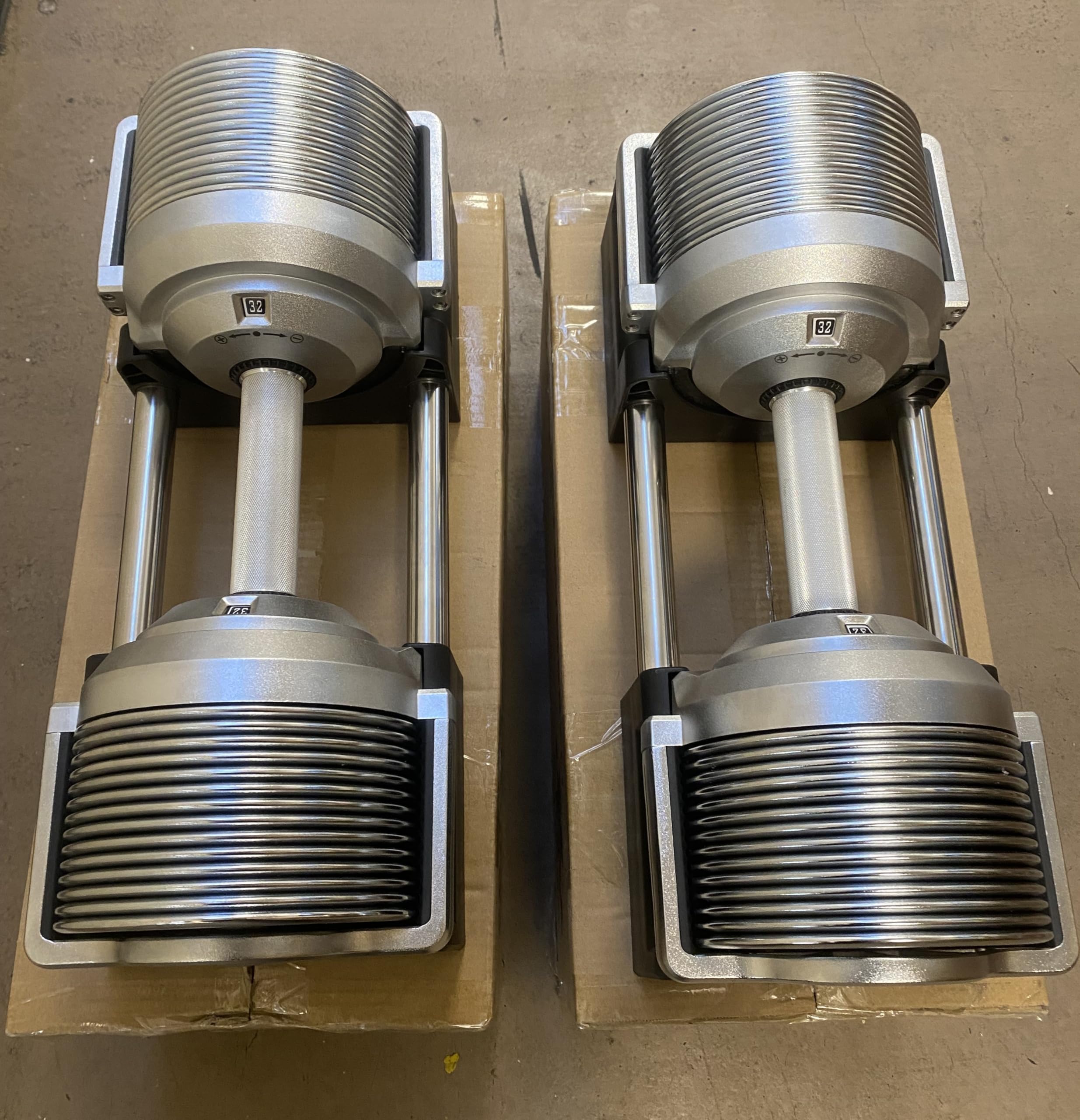 30 pesi in 1 manubri, 2 manubri regolabili da 32 kg (incrementi di 1 kg)