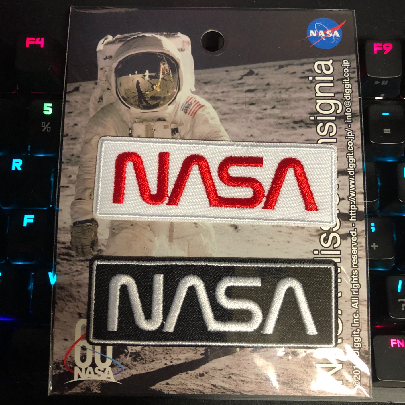 Amazon.co.jp: NASA公認(アメリカ航空宇宙局) ワッペン・アップリケ・アイロン糊付・NASAロゴ・ロゴタイプ(ワーム)2枚 ...