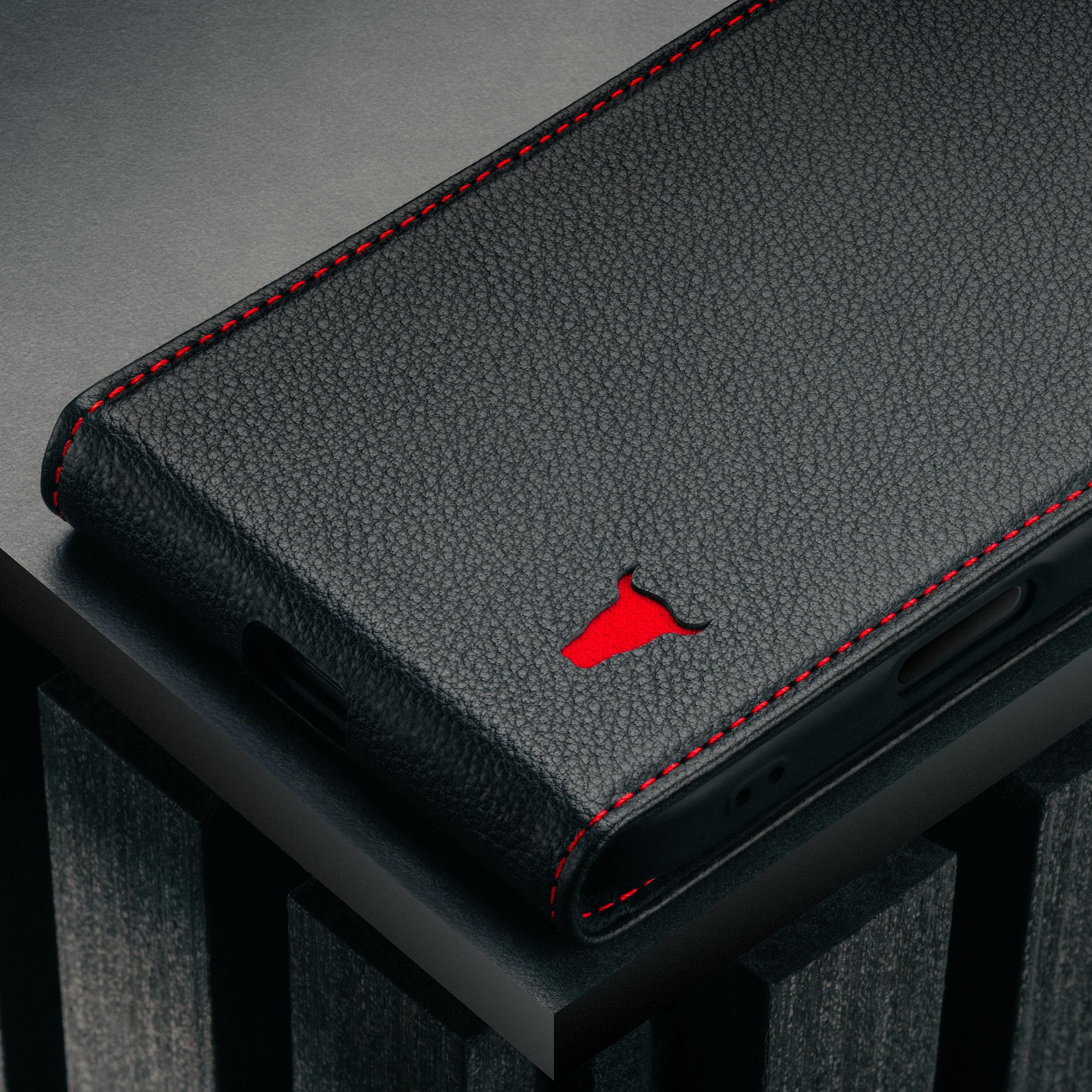TORRO Klapphulle kompatibel mit iPhone 17 Pro 6.3” 2025 – Premium Leder Hulle mit Kartenfächern (kompatibel mit Offiziellen MagSafe-Ladegeräten - Schwarz