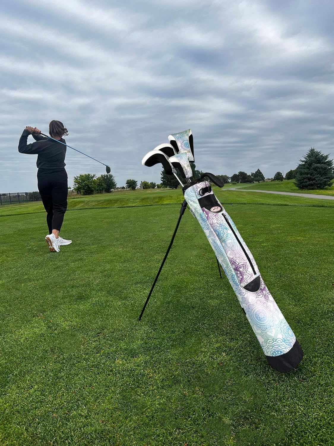 Taboo Fashion Sunday Golf Bags for Women - Lightweight Golf Range Bag with Self Flexing Stand and Shoulder Strap for Driving Range, Par 3 or Executive Course
