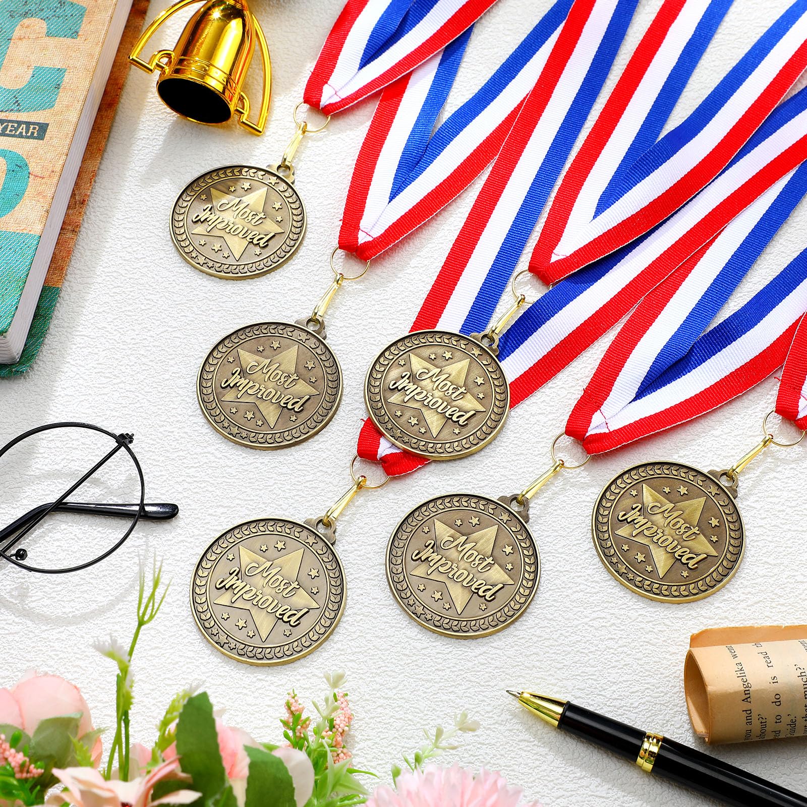 Quelay 30 medallas de premio de 2 pulgadas, medallas de oro a granel con cintas para el cuello, trofeo de metal, regalo para torneos, competiciones, fiestas, niños y adultos (más mejoradas)