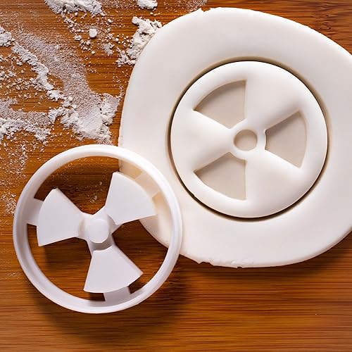 Miniatura 6 de Juego de 4 cortadores de galletas con símbolos científicos (diseños átomo, riesgo biológico, radiación y símbolo tóxico), 4 piezas - Bakerlogy
