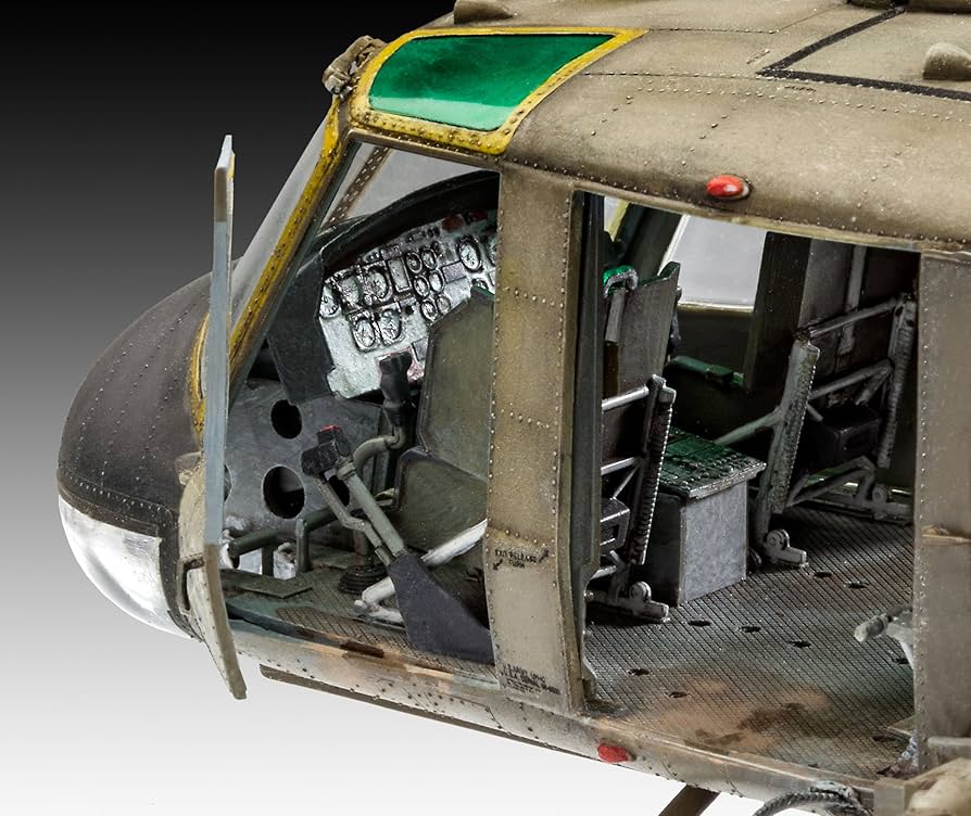 Amazon | ドイツレベル 1/35 アメリカ陸軍 ベル UH-1C
