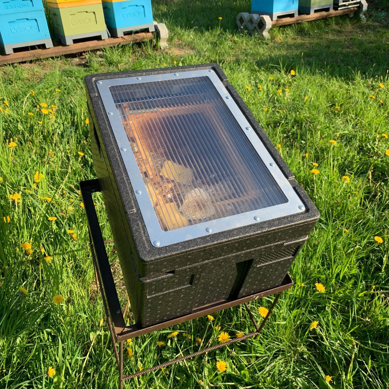 LYSON Fondeur de cire solaire EPP pour faire fondre la cire d'abeille - Cadre : D, LN-am, DNM, sandre - Dimensions intérieures du bac : 485 mm x 300 mm x 50 mm (L x l x H)