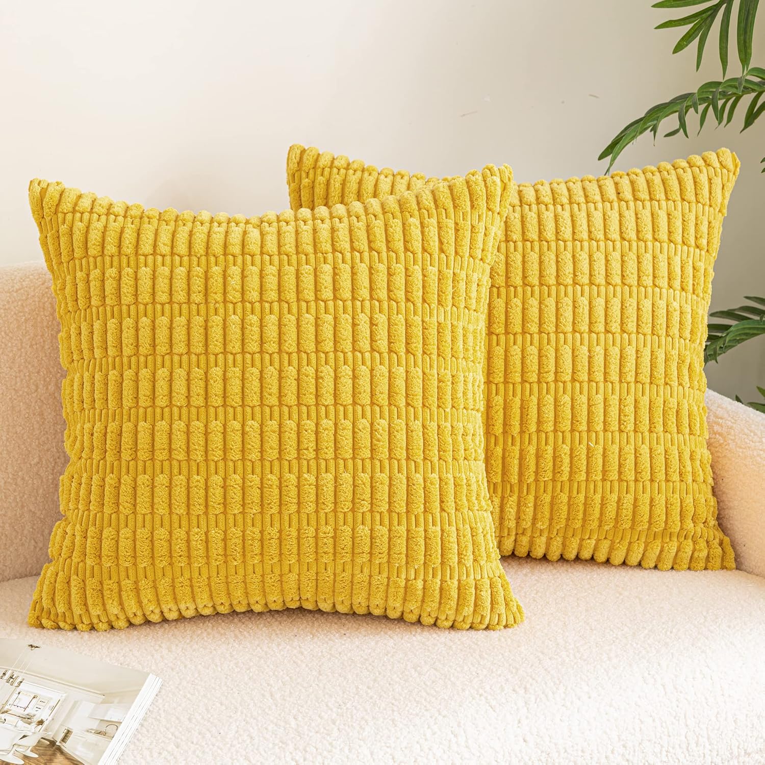 AQOTHES Pack of 2 Spring Yellow Decorative Throw Pillow