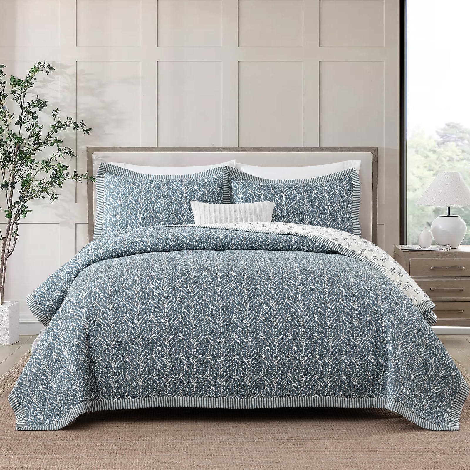 Uniclinens King Size Quilt Set, 100% Cotton Bedding Set, Botanical Pattern, Reversible Lightweight Comforter, 3pcs with 2 Pillowshams, Blue/White