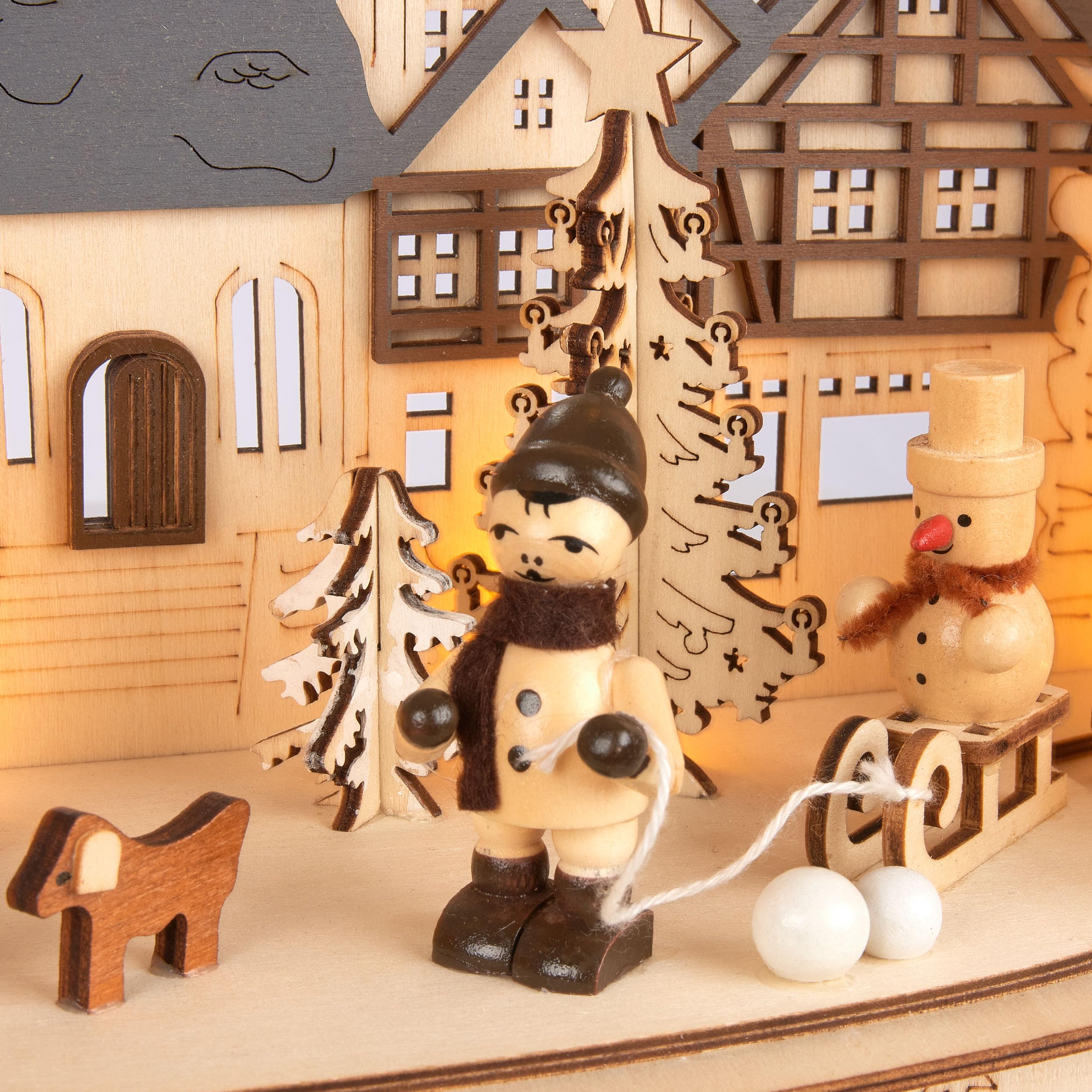 Brubaker 3D Lichterbogen - LED Schwibbogen - Großes Weihnachtsdorf 2026 - Weihnachtsbeleuchtung aus Holz Natur - 27 x 45 x 12 cm - Handbemalte Figuren - Weihnachtsdeko für Tisch & Fenster
