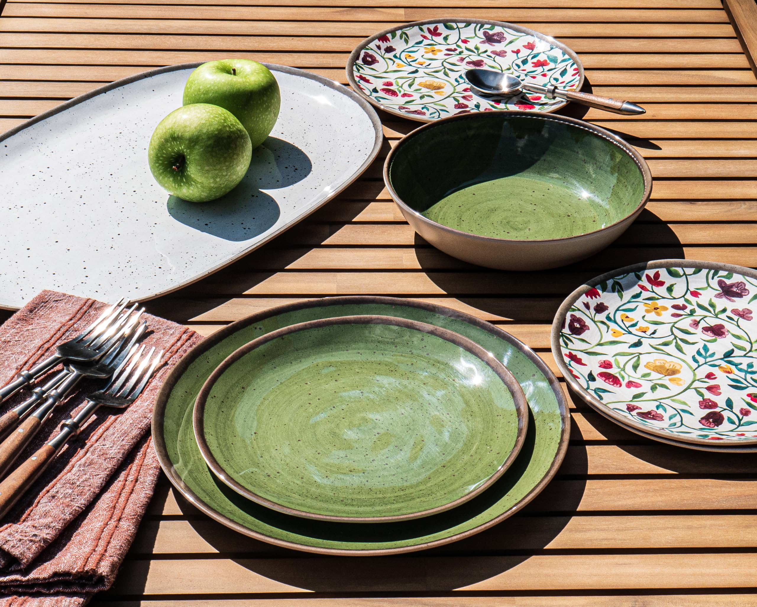 Abode Homewares Retreat Pottery 8.4'' Durable NewWave Melamine Salad Plates, Premium Microwave- and Dishwasher-Safe Indoor/Outdoor Dinnerware for Appetizers, Desserts, Side Dishes - Green
