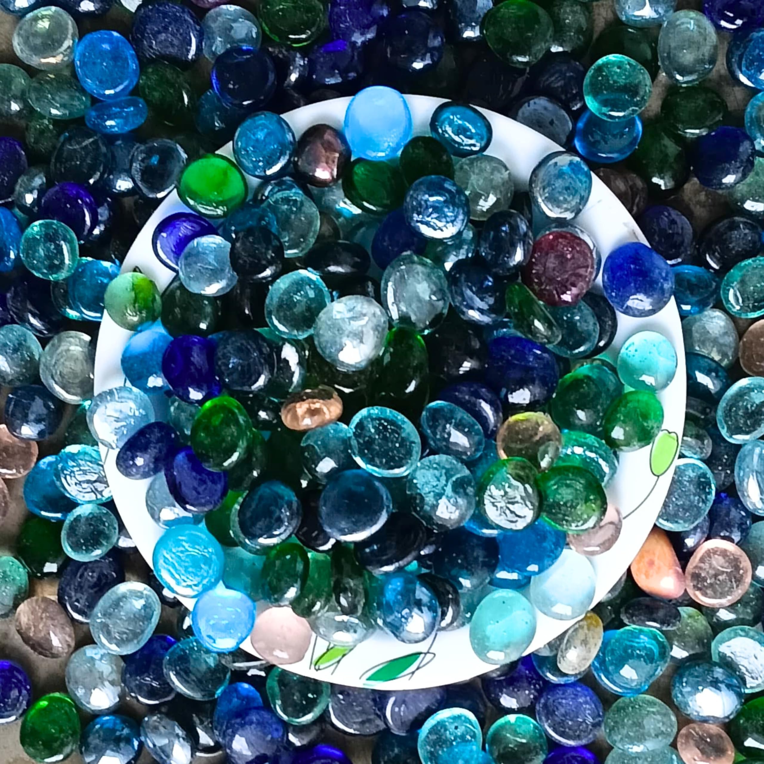 Foodie Puppies Flat Glass Clear Stone (2Kg, Mixed-Color) (2cm - 2.5cm) for Aquariums, Fireplace, Firepit Glass for Indoor and Outdoor, Vase Filler, Hydroponics Plants, Home Decor and DIY Craft