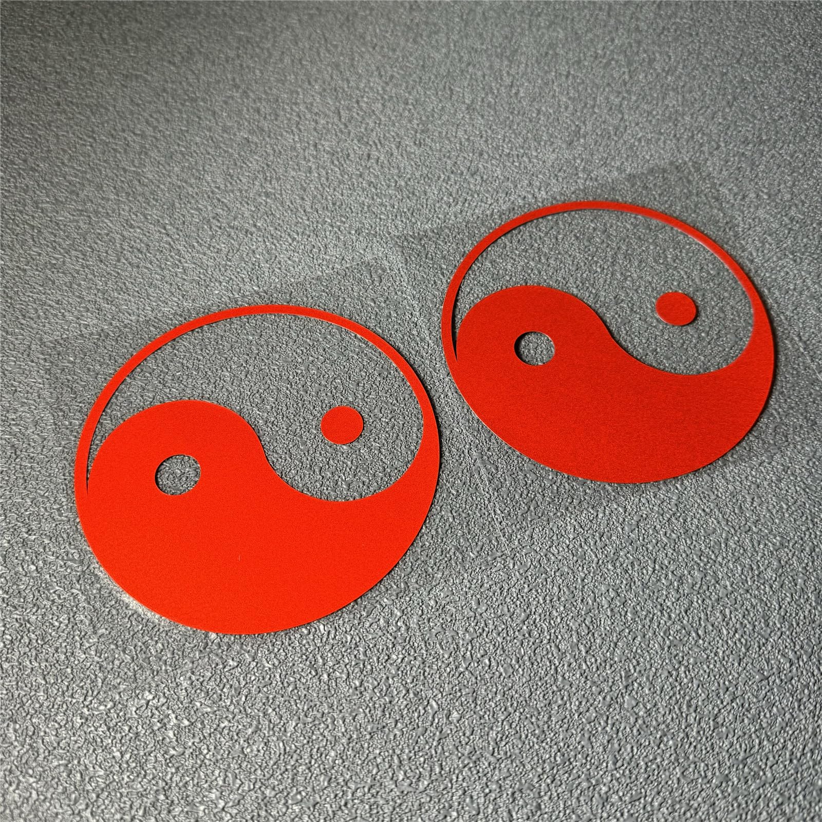 Autocollant Taichi Yin Yang rouge lot de 2 stickers vinyle 100x100 mm pour carrosserie et vitre