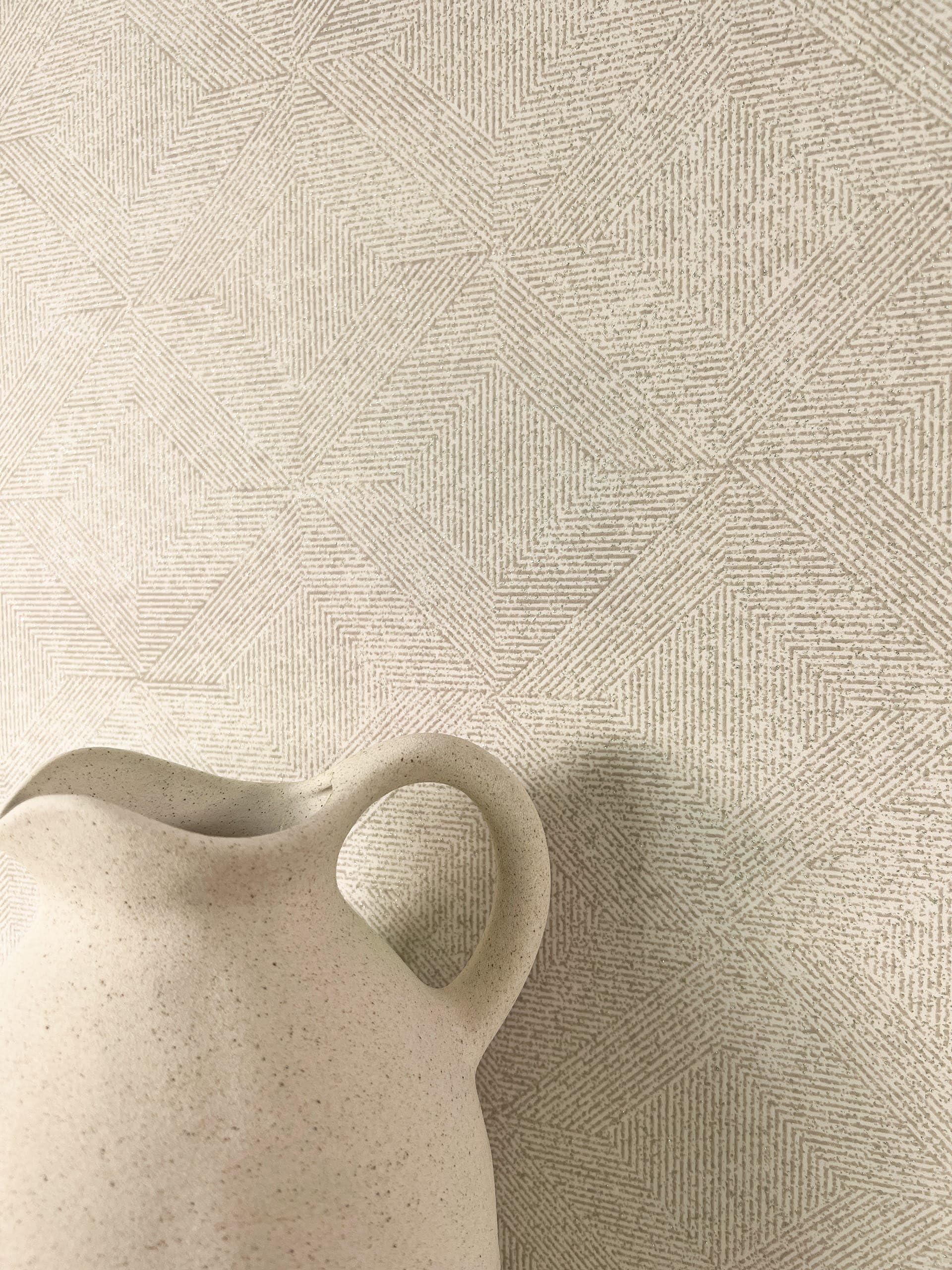 Papier Peint Intissé Géométrique Beige pour une Ambiance Cosy de Salon et Chambre