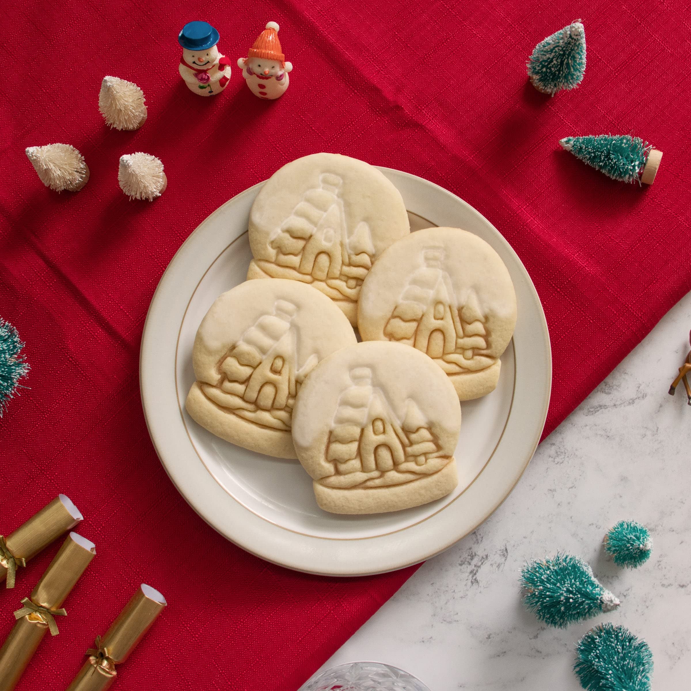 Juego de 3 cortadores de galletas con temática navideña (diseños: Papá Noel, globo de nieve y muñeco de nieve), 3 piezas - Bakerlogy