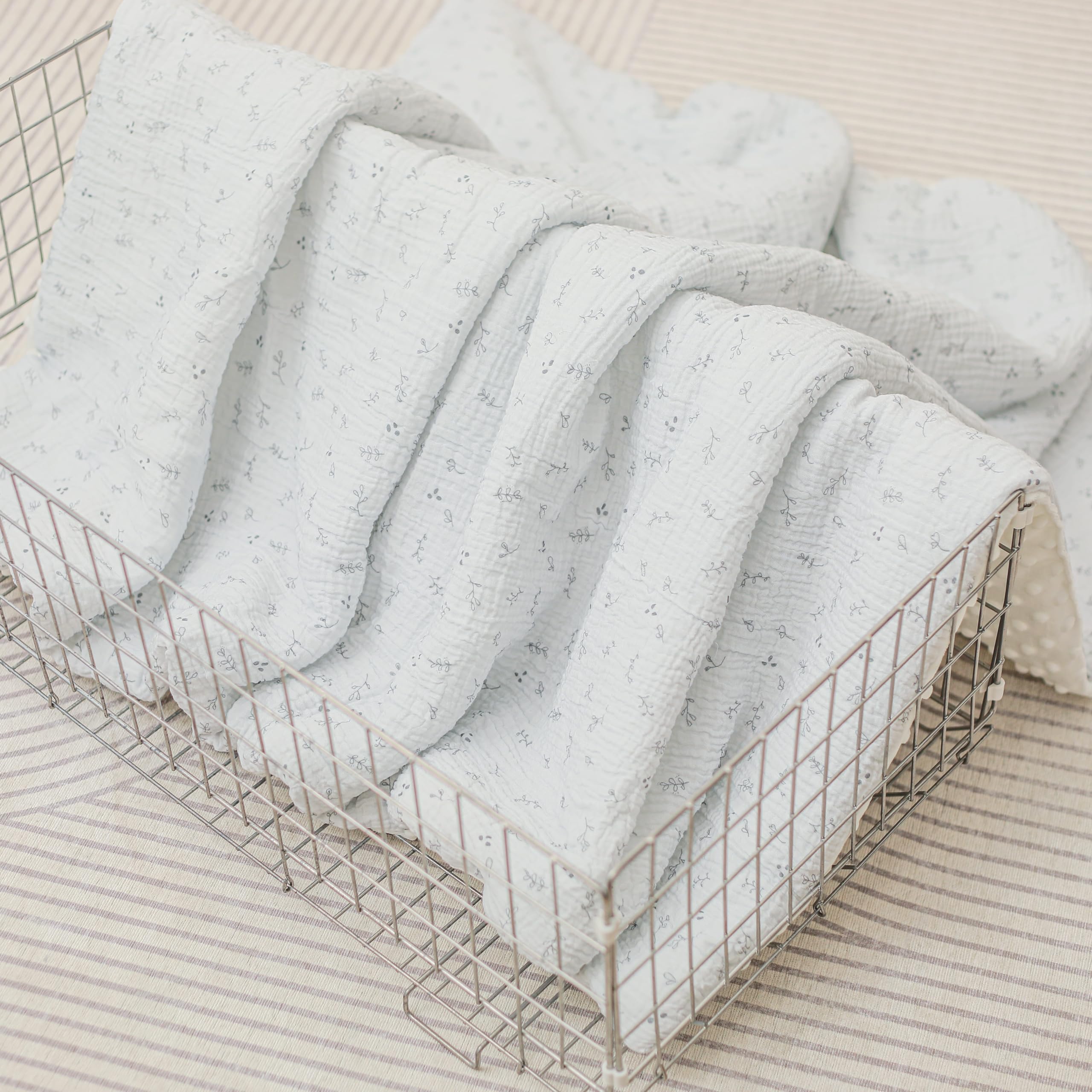 SUPERBE BEBE Baby and Child Blanket in Muslin and Soft Minky Oeko Tex - 75x100 cm - Polyester Filling - Comfort and Quality - Baby Swaddle, Comforter, Nap, Preschool - Newborn Gift for Girl or Boy