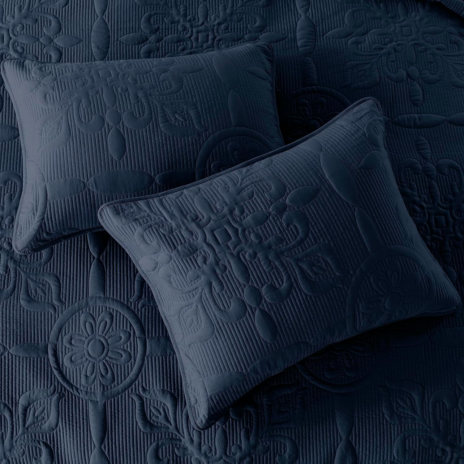 B2EVER Navy Blue Damask Quilt King Size Bedding Sets with 2 Pillow Shams, Boho Bedspread Lightweight Soft Farmhouse Vintage Bohemian Coverlet Retro Jacquard Pattern Bed Cover for All Season, 3 Pieces - Image 6