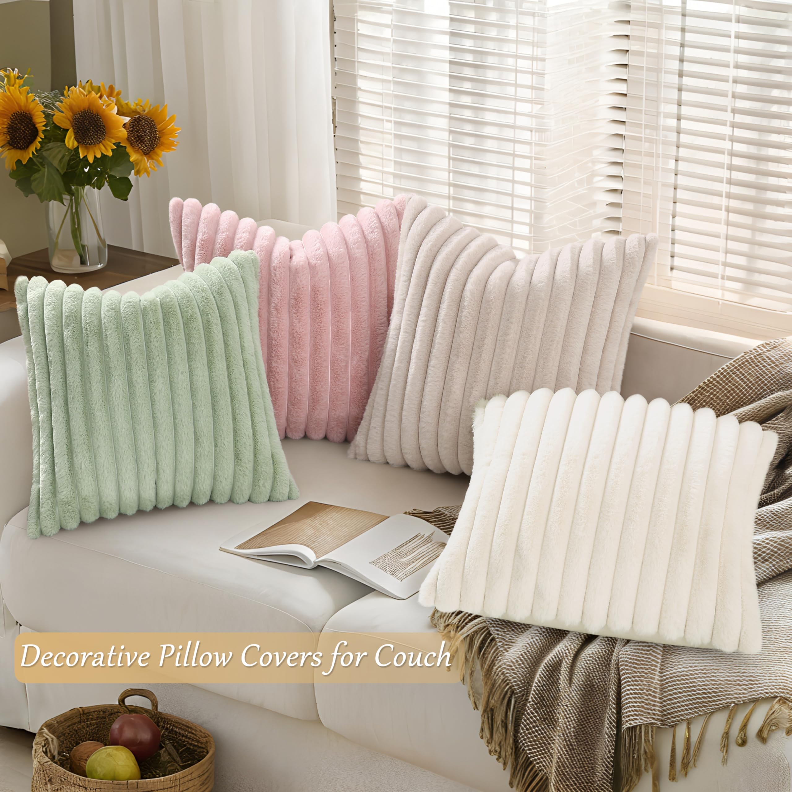 decorUhome Set di 4 federe per cuscini in finta pelliccia, 45 x 45 cm, decorative, moderne e morbide federe in peluche a righe con retro in velluto, per divano, letto, soggiorno, bianco/rosa
