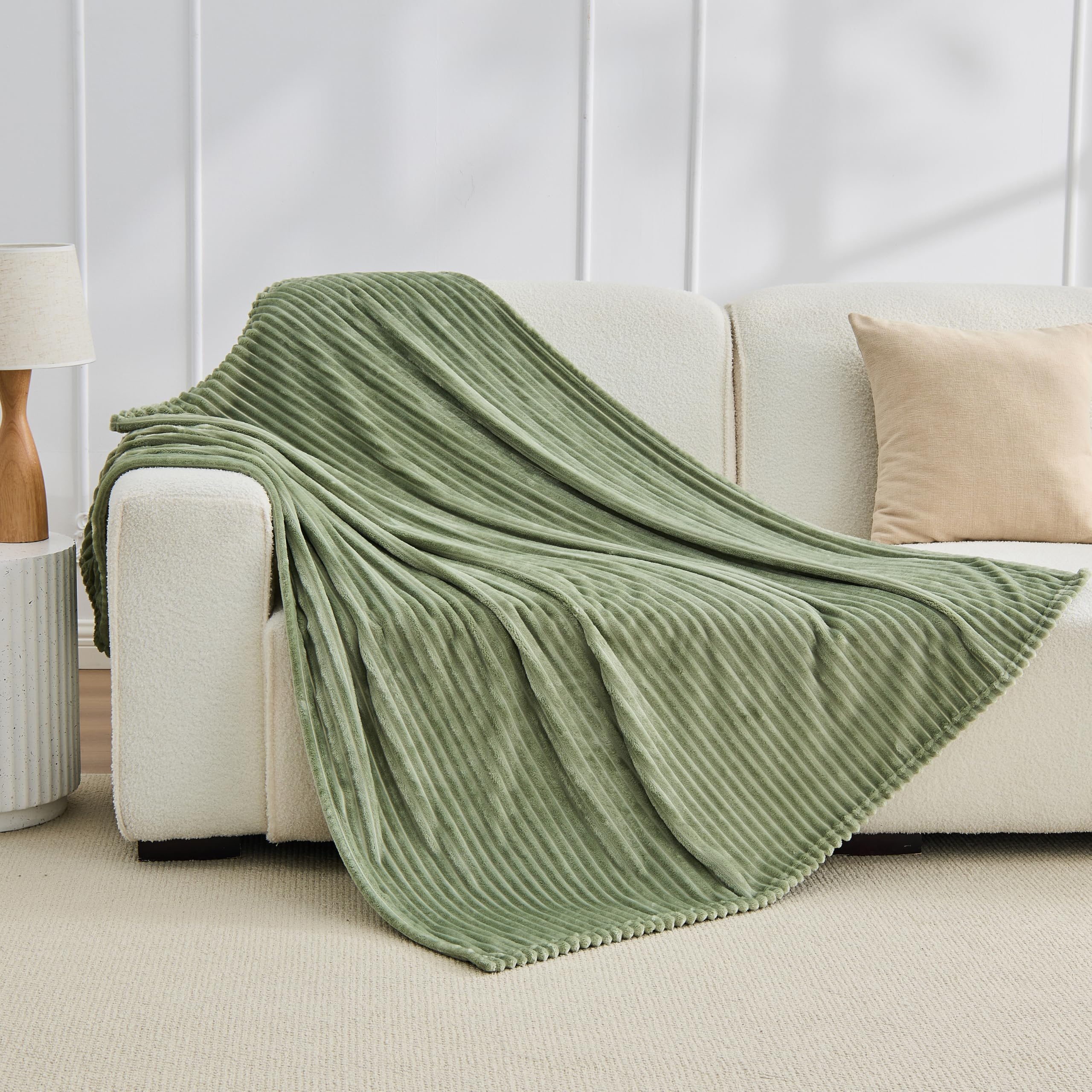 Amazon.com: Bnuitland Sage Green Fleece Throw Blanket for Couch