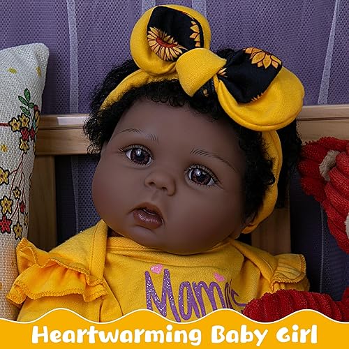 Miniatura 5 de EKOKIZ Muñeca de bebé realista de 22 pulgadas, muñecas de bebé Reborn de la vida real, cuerpo de tela suave, muñecas de bebé africanas americanas
