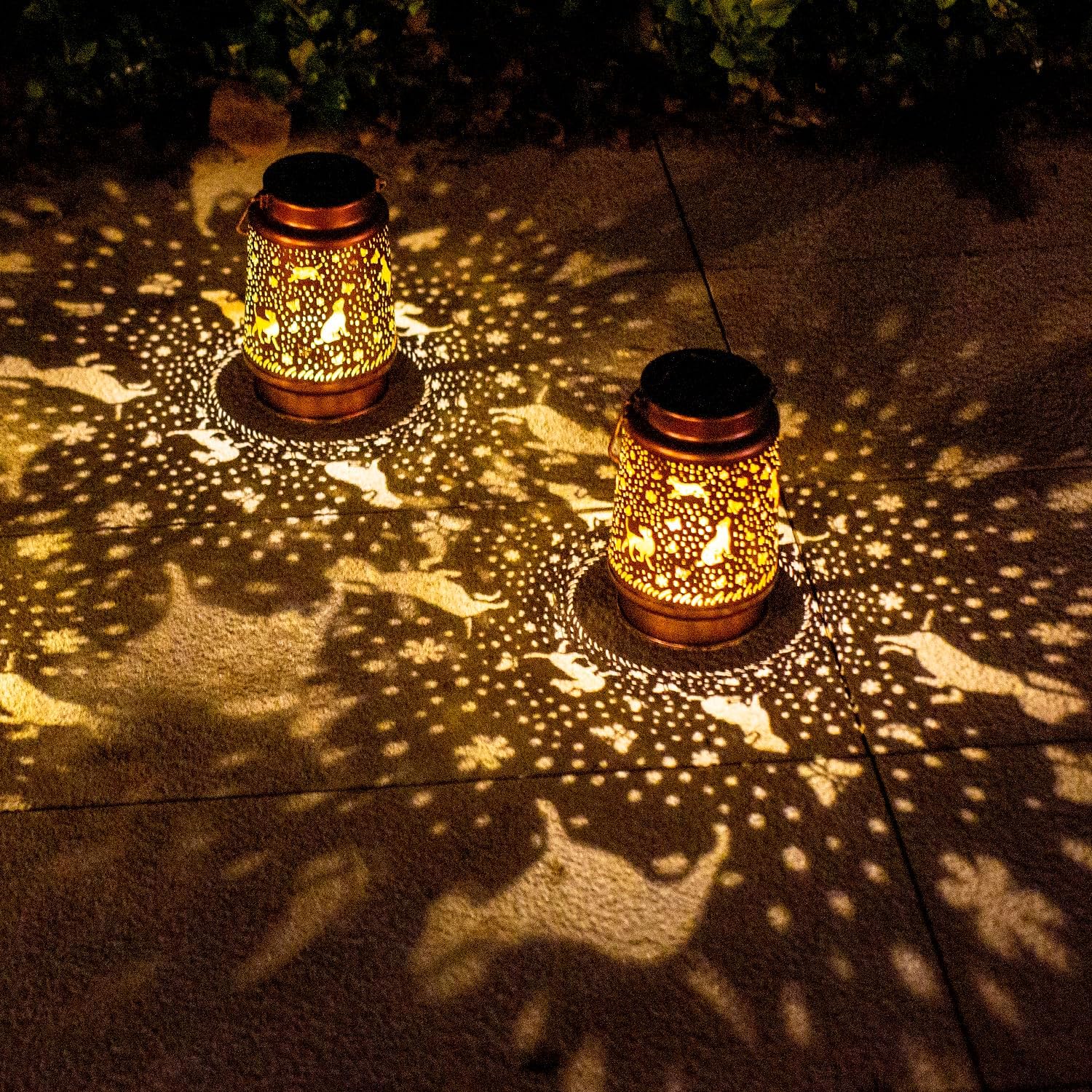 Mothers Day Gifts for Mom Dog Solar Lanterns Outdoor Waterproof Hanging Solar Lights Labrador Dog Gifts for Women Men Metal Decorative LED Lanterns for Yard, Patio, Lawn, Pathway, Garden Decor