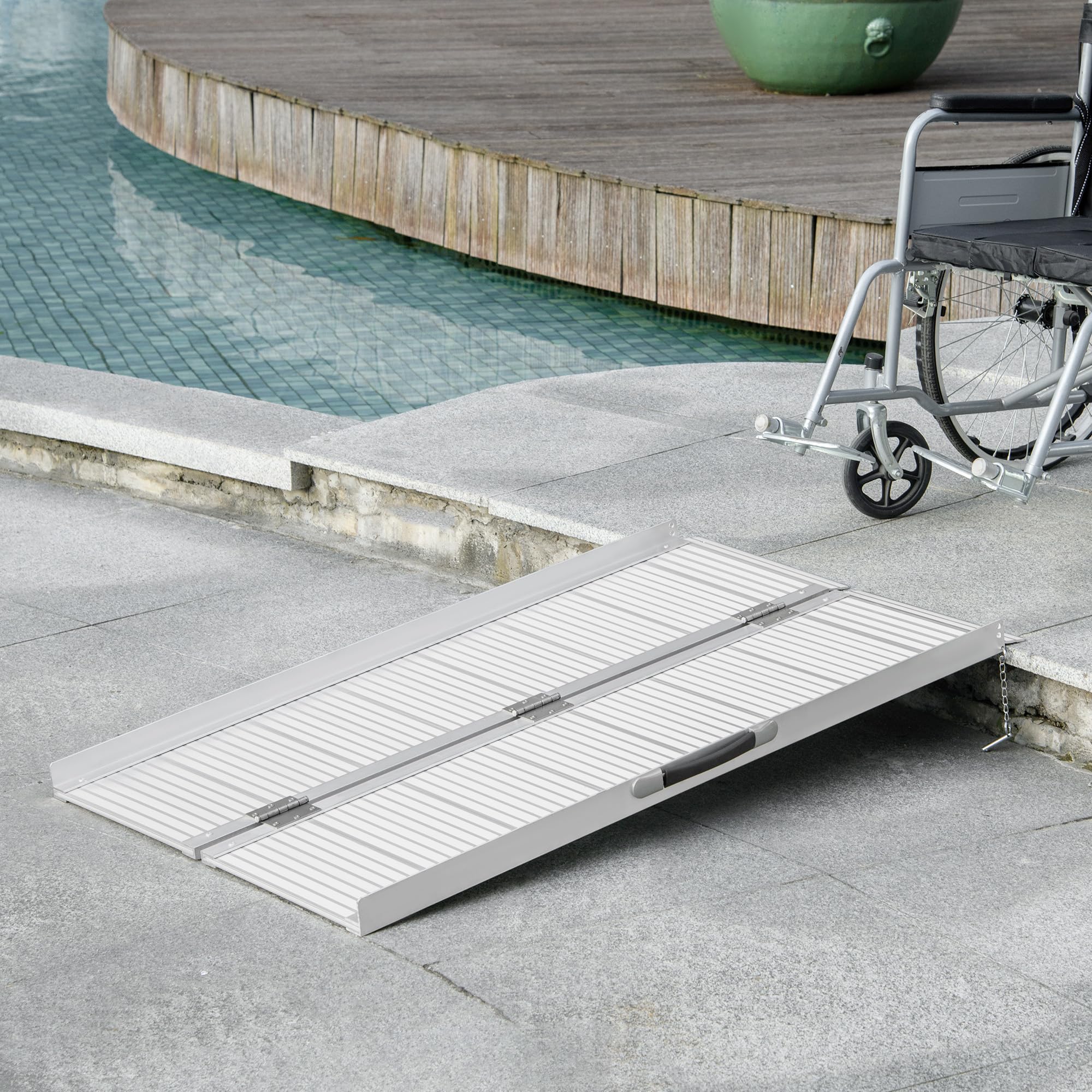 HOMCOM - Rampa de silla de ruedas plegable antideslizante 123x74 cm | Rampa de carga de chorro de arena, aleación de aluminio, bordes de seguridad, pegatinas reflectantes, carga máx. 270 kg