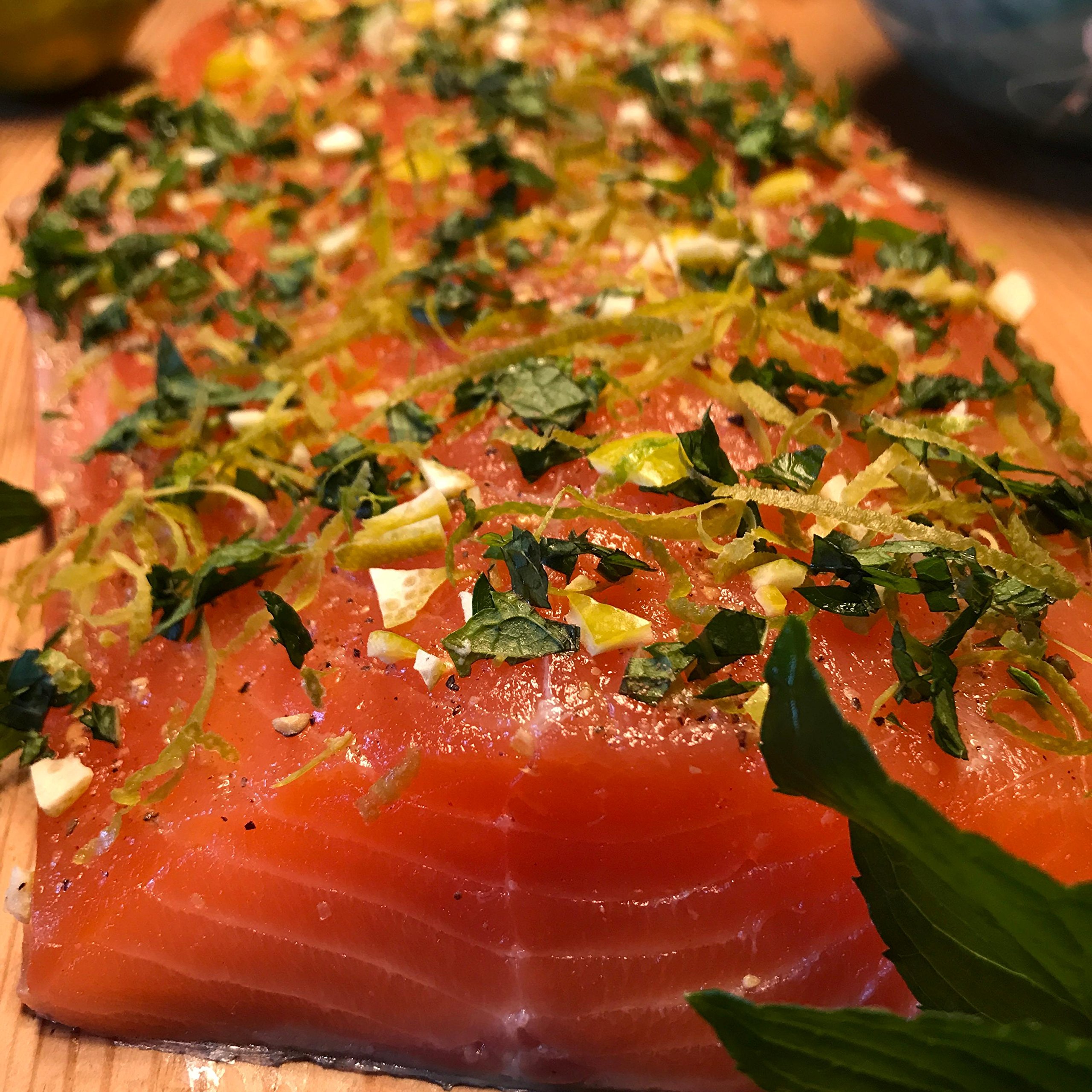 Graved Lachs "Caipirinha" mit Cachaca, Minze und Limonenzesten