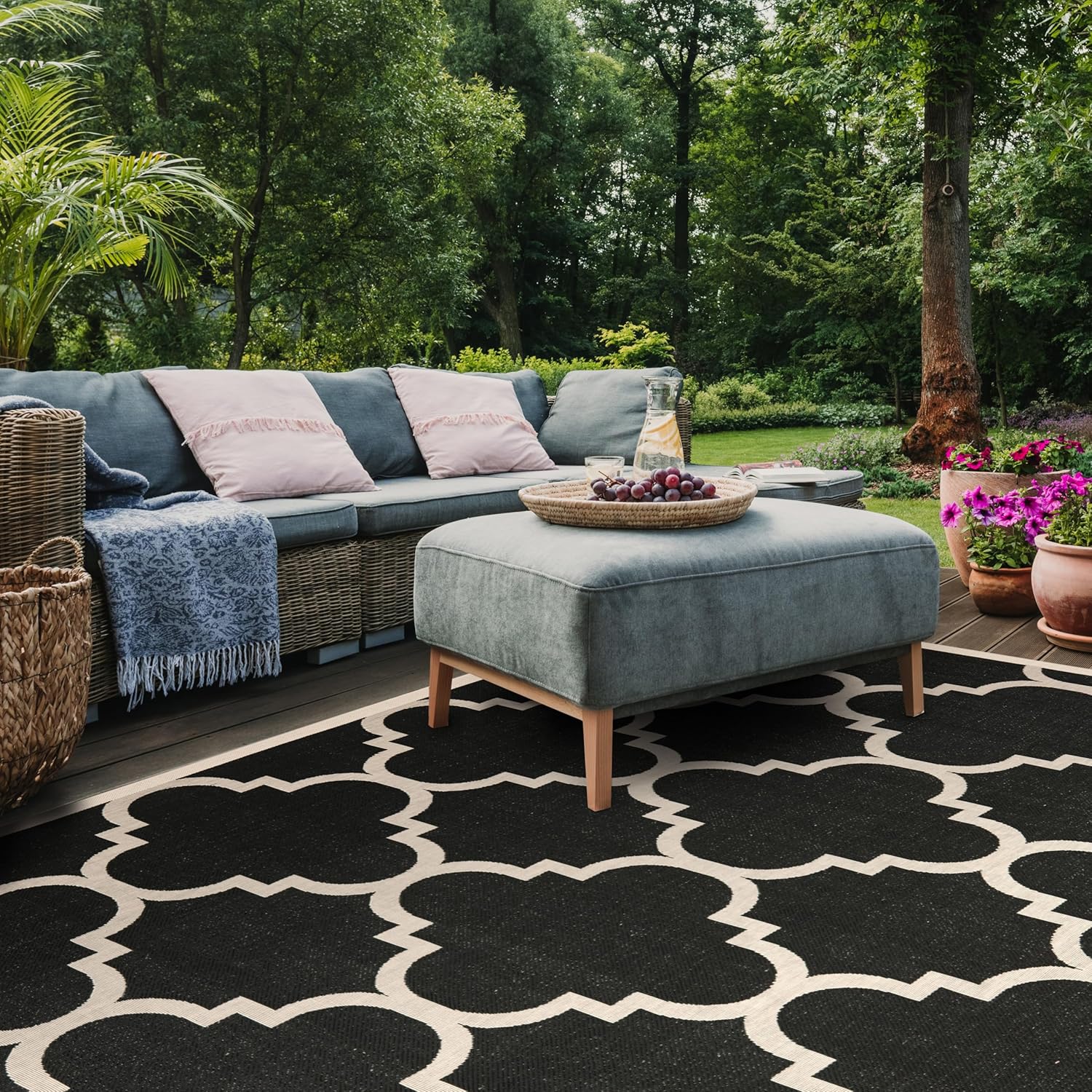 SAFAVIEH Washable Rug Outdoor Courtyard Collection - 8' x 10', Black & Beige, Non-Shedding & Easy Cleaning, Ideal for Patio, Backyard, Mudroom, DIning Space (CY6243-266)