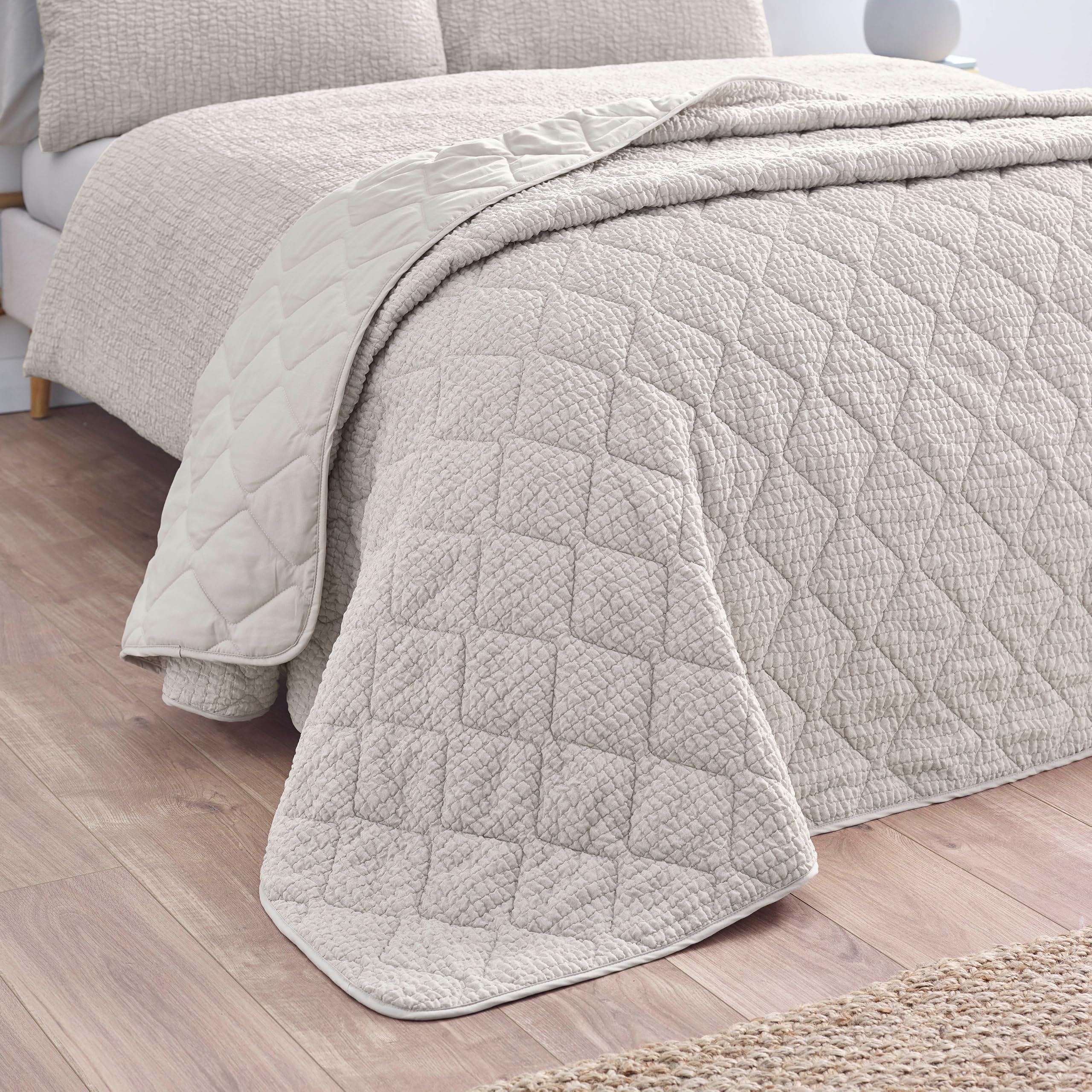 Crinkle Seersucker Texture 220x220cm Bedspread