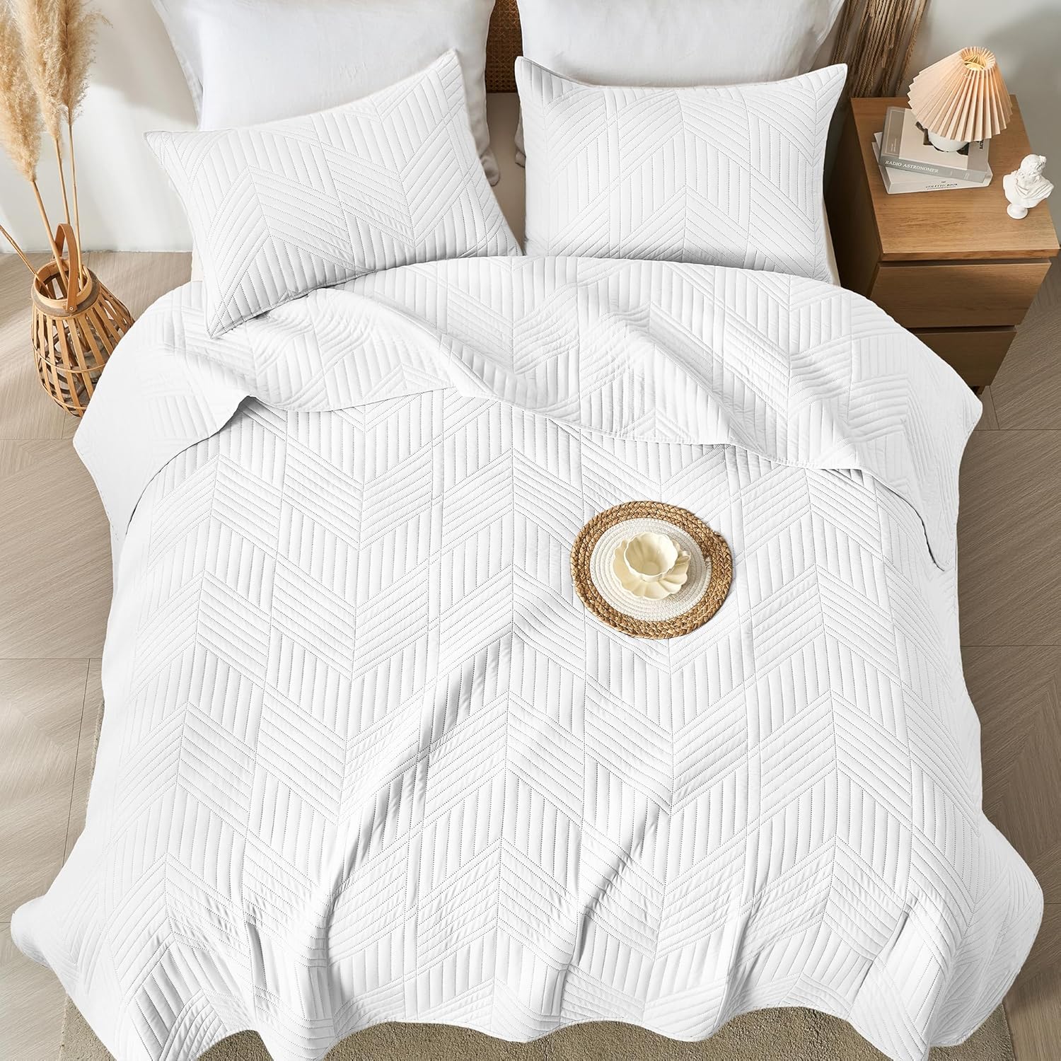 Queen Quilt Bedding Set,White Ultrasonic Full/Queen Quilt Set Reversible Microfiber Bedspread,Lightweight Soft Modern Geometric Coverlet Set for All Seasons(1 Quilt,2 Pillow Shams) - Image 8