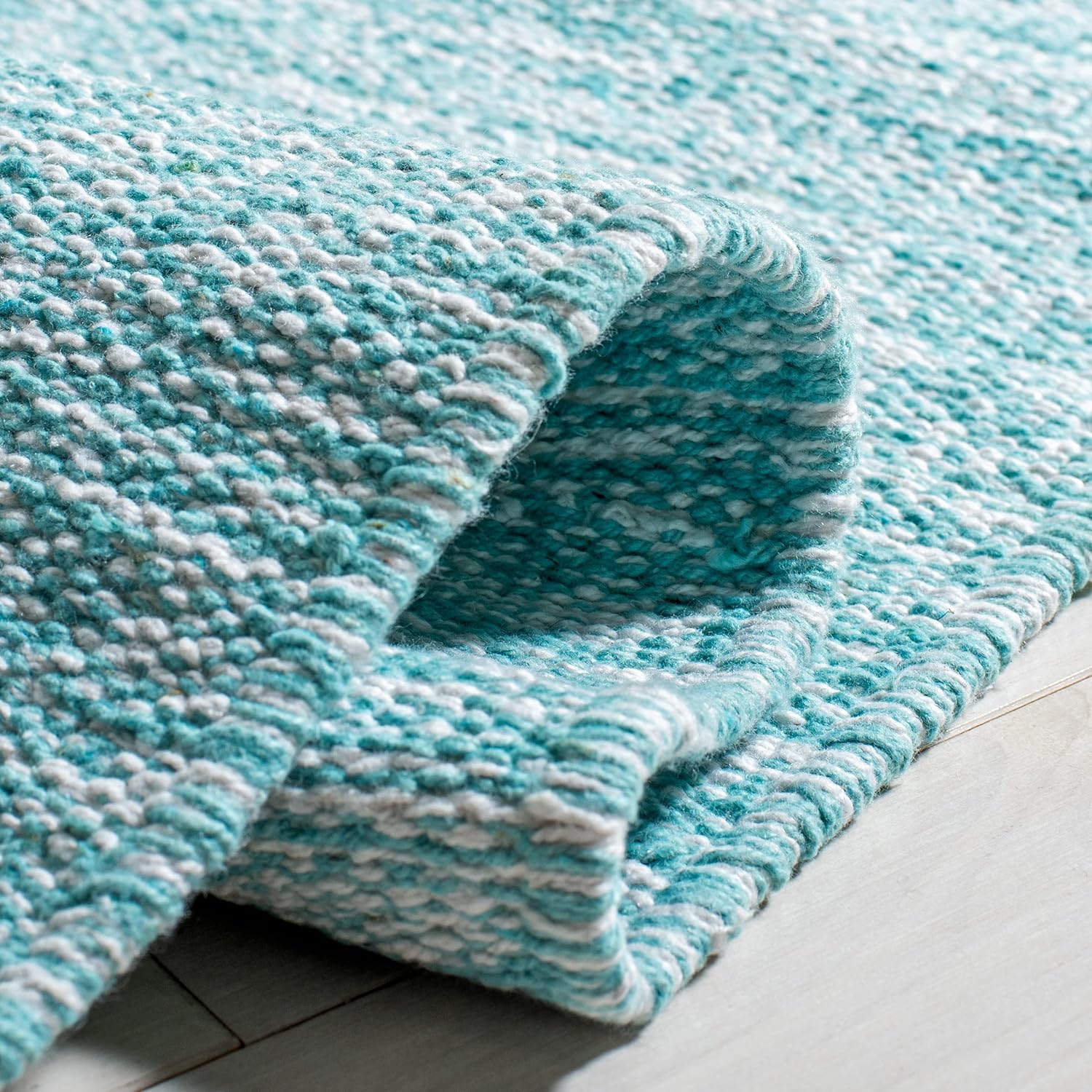 SAFAVIEH Montauk Collection Accent Rug - 3' x 5', Turquoise, Handmade Cotton, Ideal for High Traffic Areas in Entryway, Living Room, Bedroom (MTK615E)