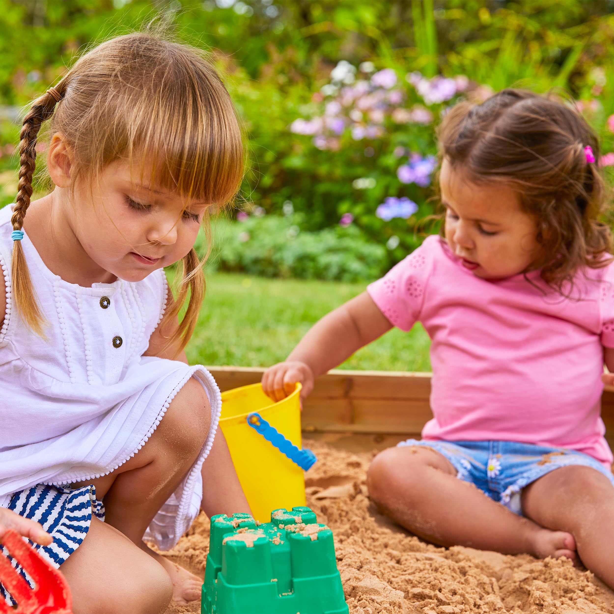 TP Toys - Sand Tray with Canopy, Outdoor Games for Children, Outdoor Toys for Garden, 123 x 120 x 117 cm, with Background Canvas and Removable Parasol