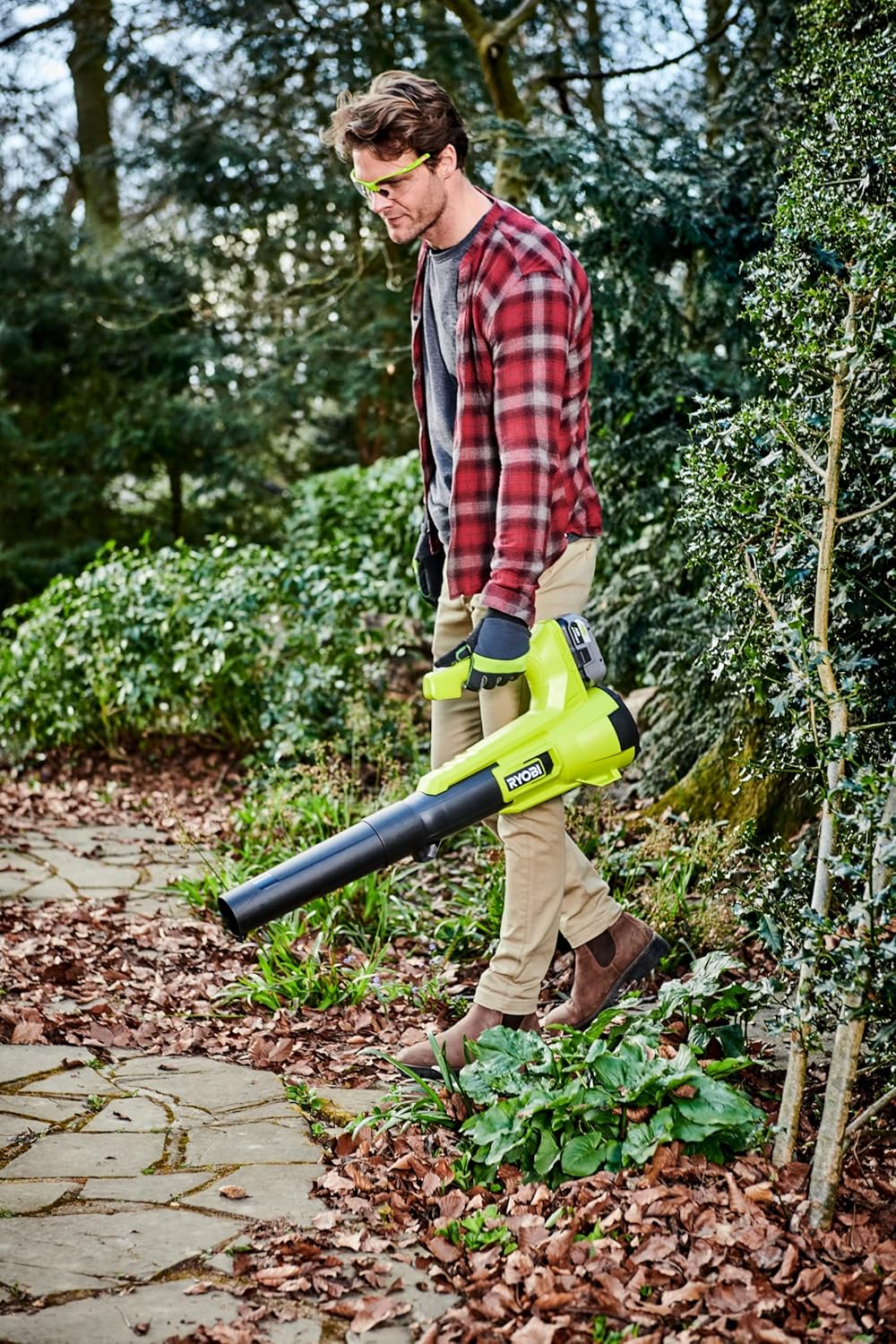 RYOBI One+ RY18BLA-0 18V Cordless Blower - Air Speed 245km/h, Lightweight and Powerful, Flat Nozzle - Leaf Cleaning, Driveways, Patio - Battery Not Included