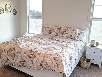 DaDa Bedding Cottage Rosey Mauve Floral Bedspread Set - Reversible Quilted Coverlet Lightweight Breathable Bed Cover w/Pillow Shams - Garden Multi-Colorful Purple Yellow Ivory - Twin Size - 2-Pieces