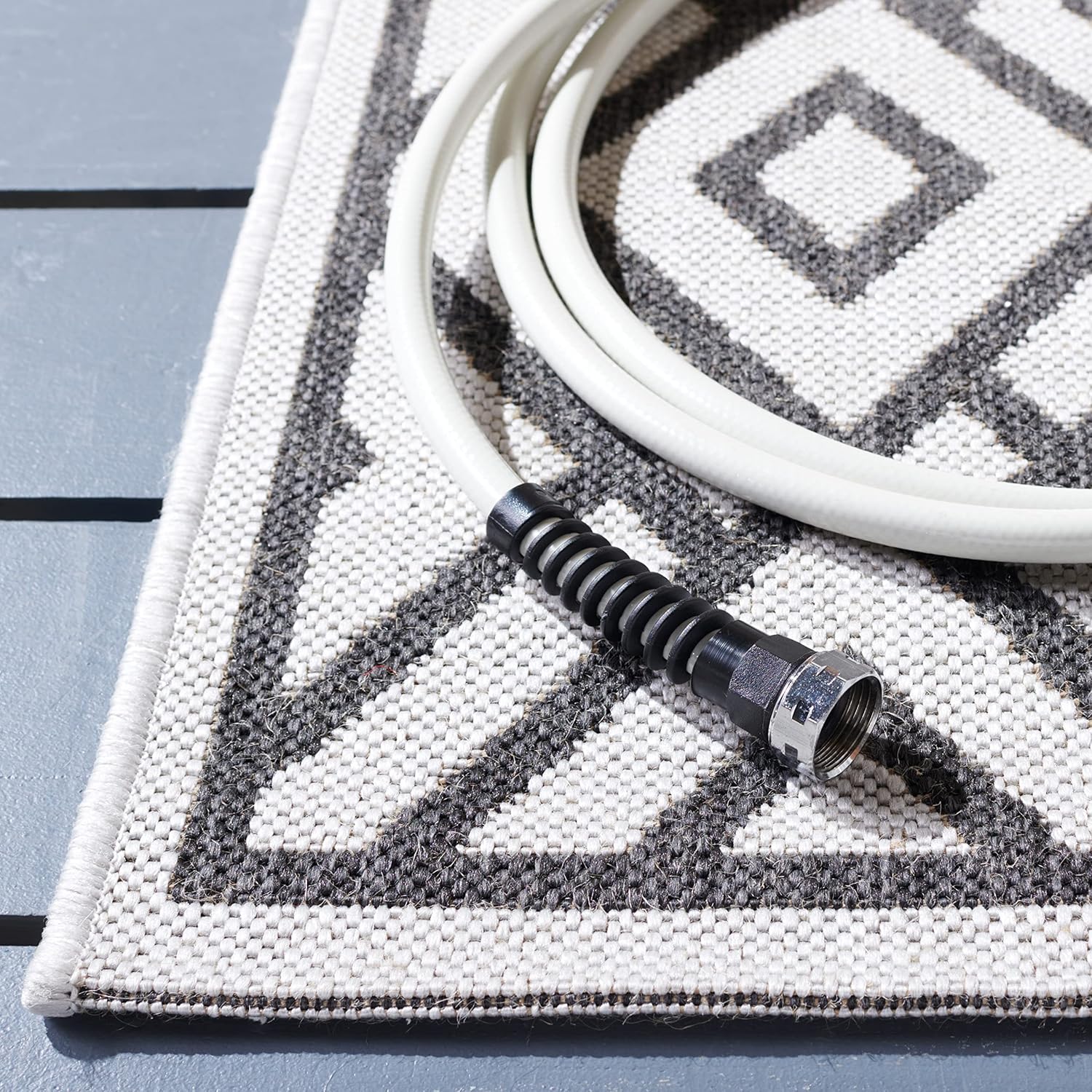 SAFAVIEH Washable Rug Outdoor Linden Collection - 6'7" Square, Light Grey & Charcoal, Non-Shedding & Easy to Clean, Ideal for Patio, Backyard, Mudroom (LND126A)