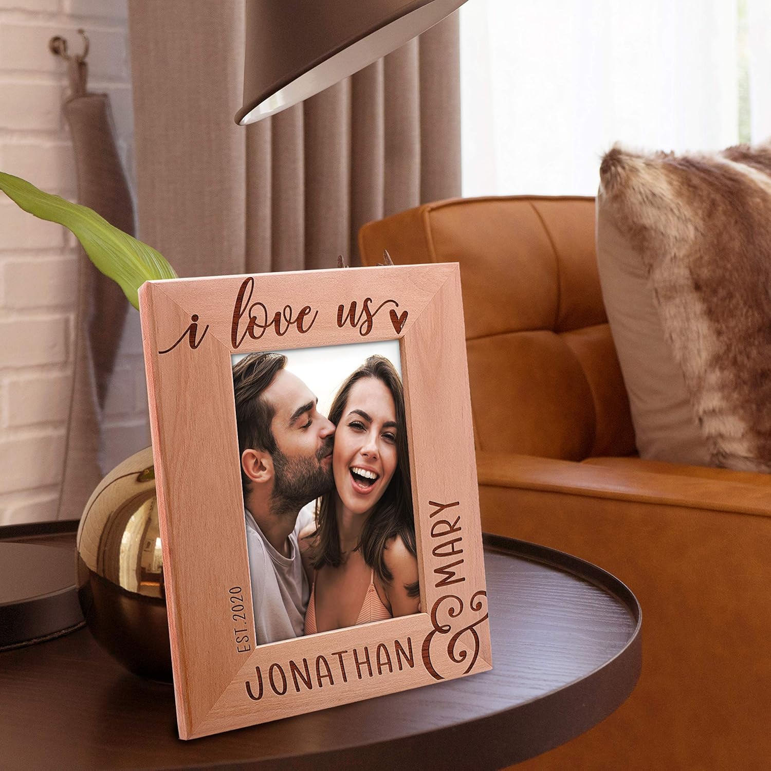 GIFTBYGIFTY I Love Us, Personalized Love Picture Frames for Couples w/Names - 4x6 - Custom Love Photo Frame - Portaretratos Amor